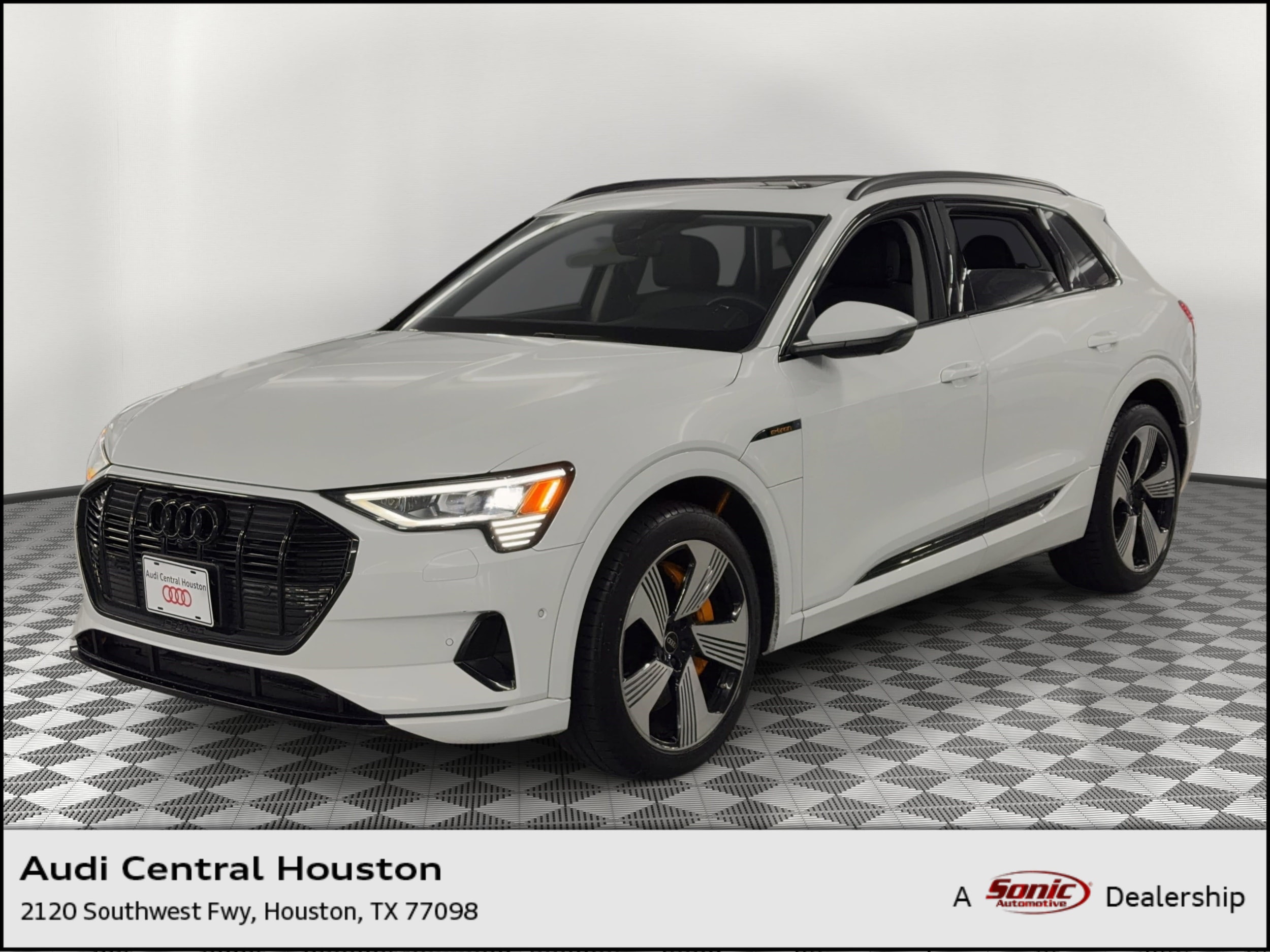 2023 Audi e-tron 95 kWh Premium Plus quattro's photo
