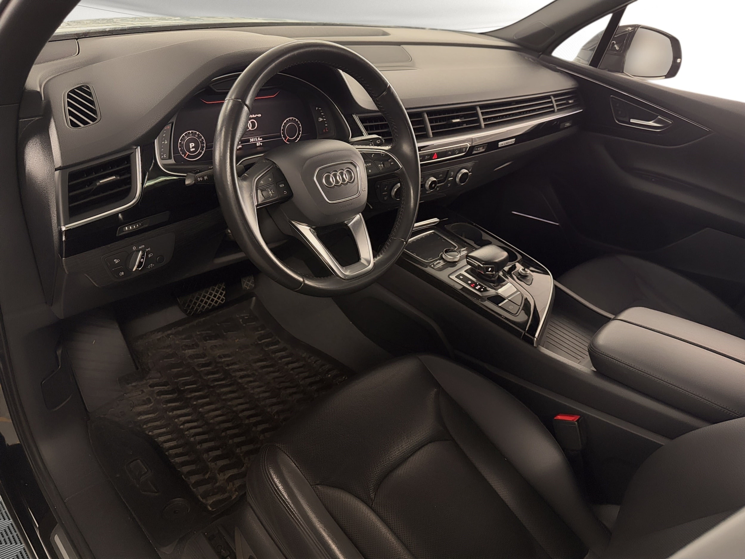 Q7 Premium Plus SUV