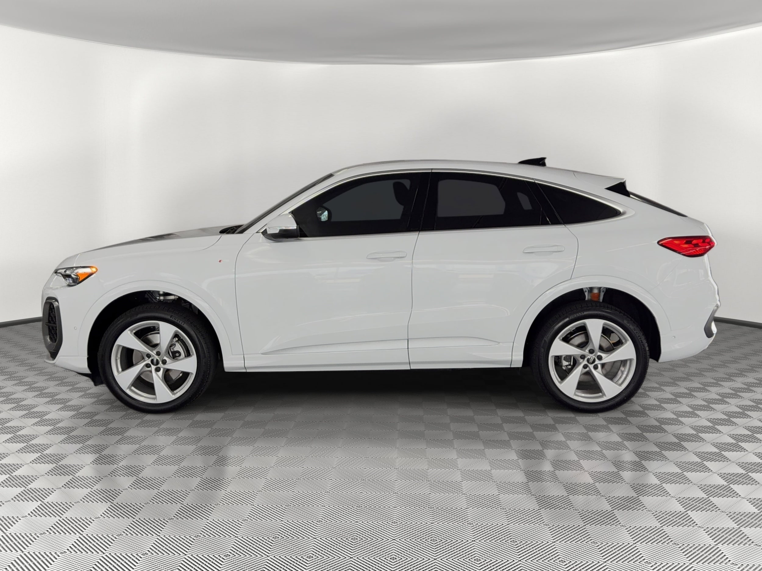 Q5 Sportback Premium Plus SUV