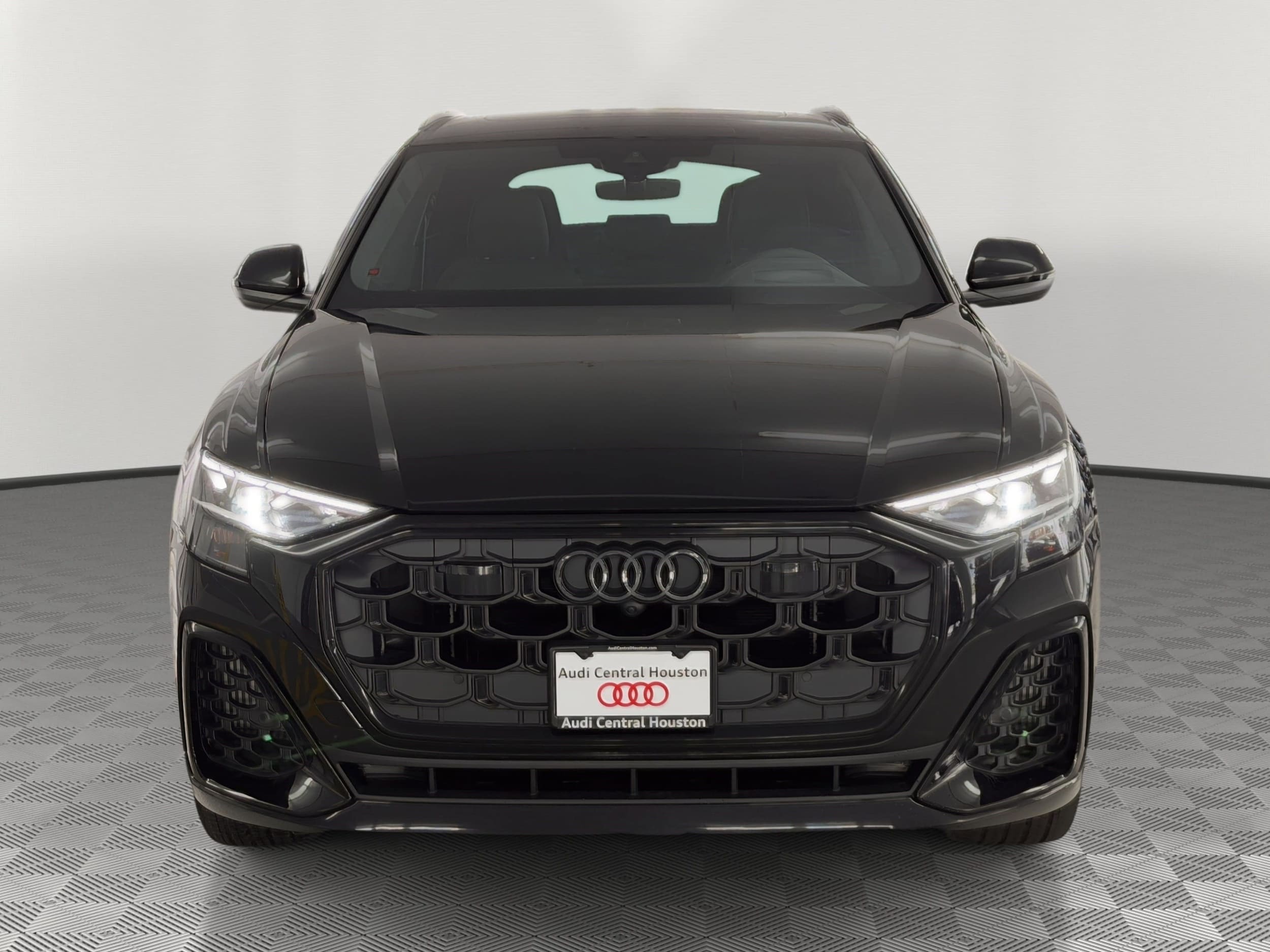 Q8 Prestige SUV