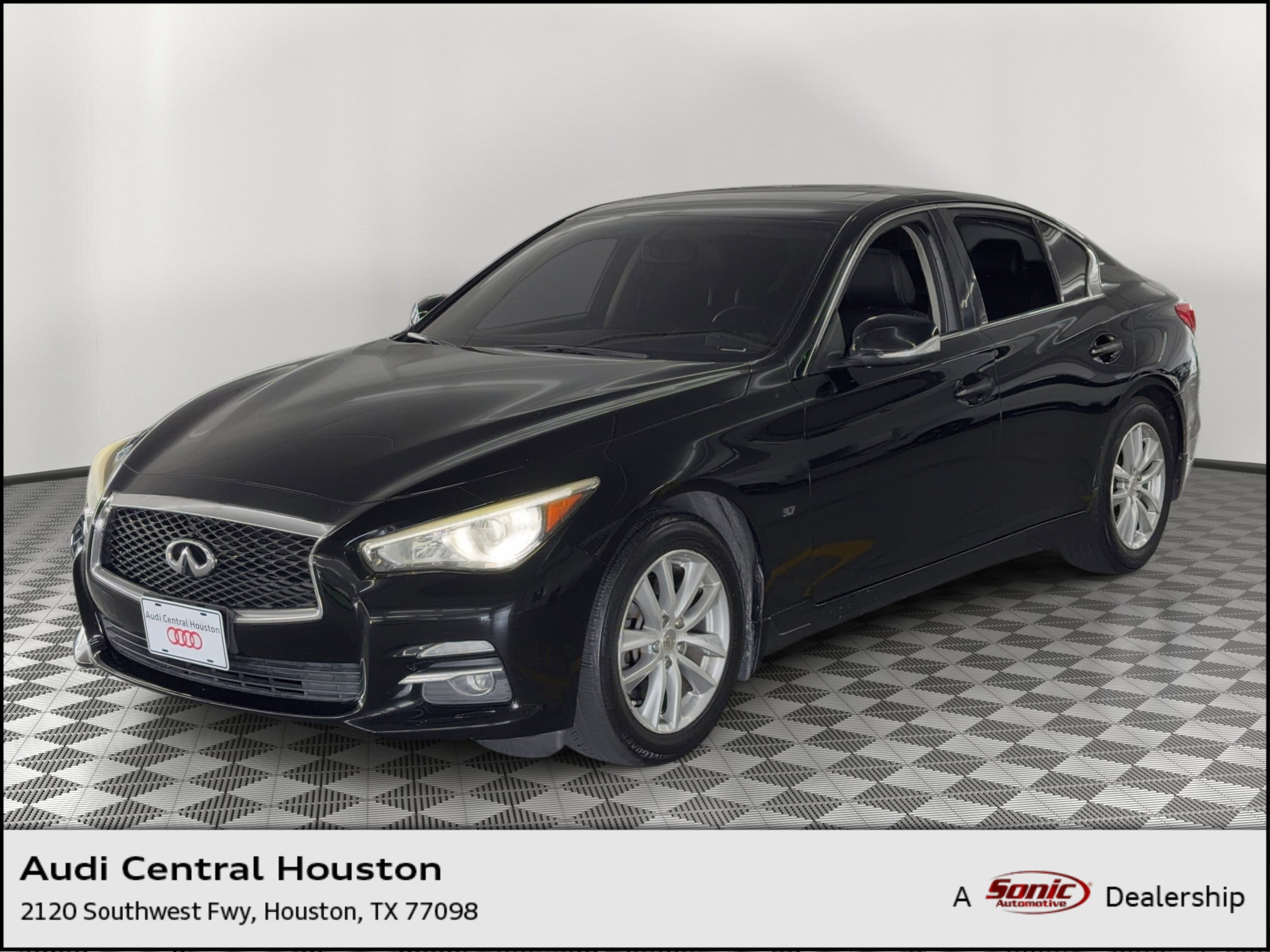 2015 INFINITI Q50 Premium AWD's photo