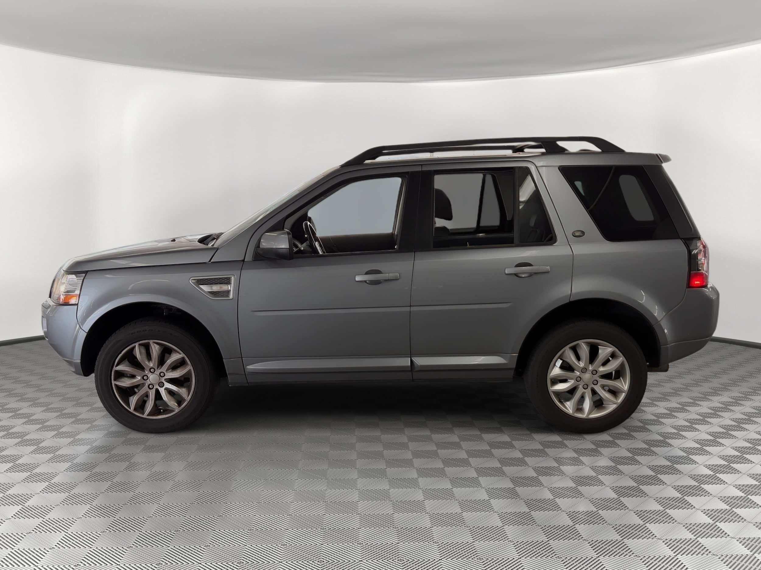 LR2 LR2 (AWD 4dr) SUV