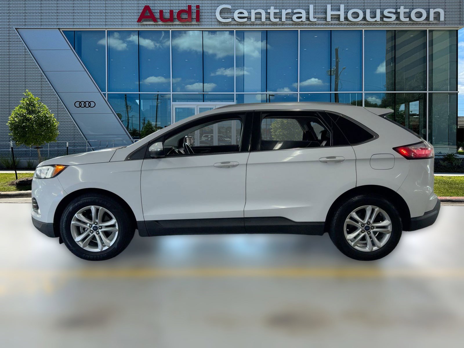 2020 Ford Edge ST photo 2
