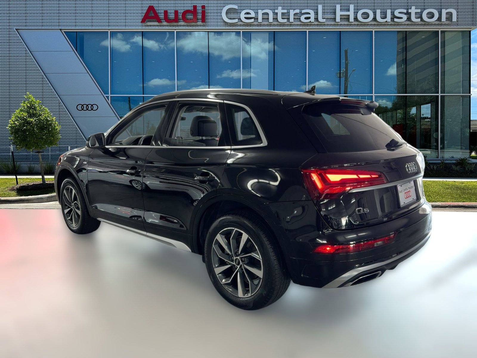 2023 Audi Q5 S line Premium Plus photo 2