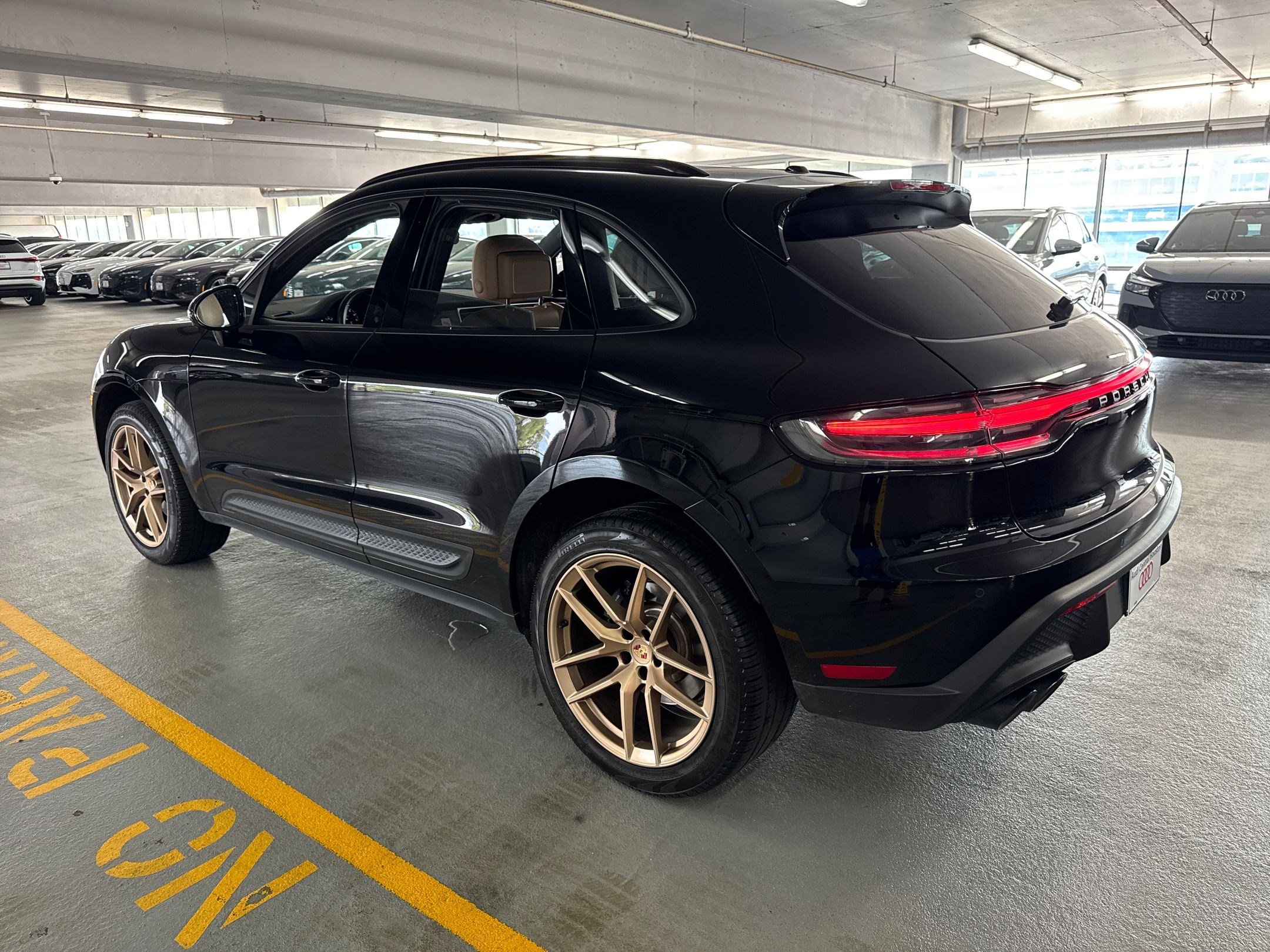 2024 Porsche Macan T photo 2
