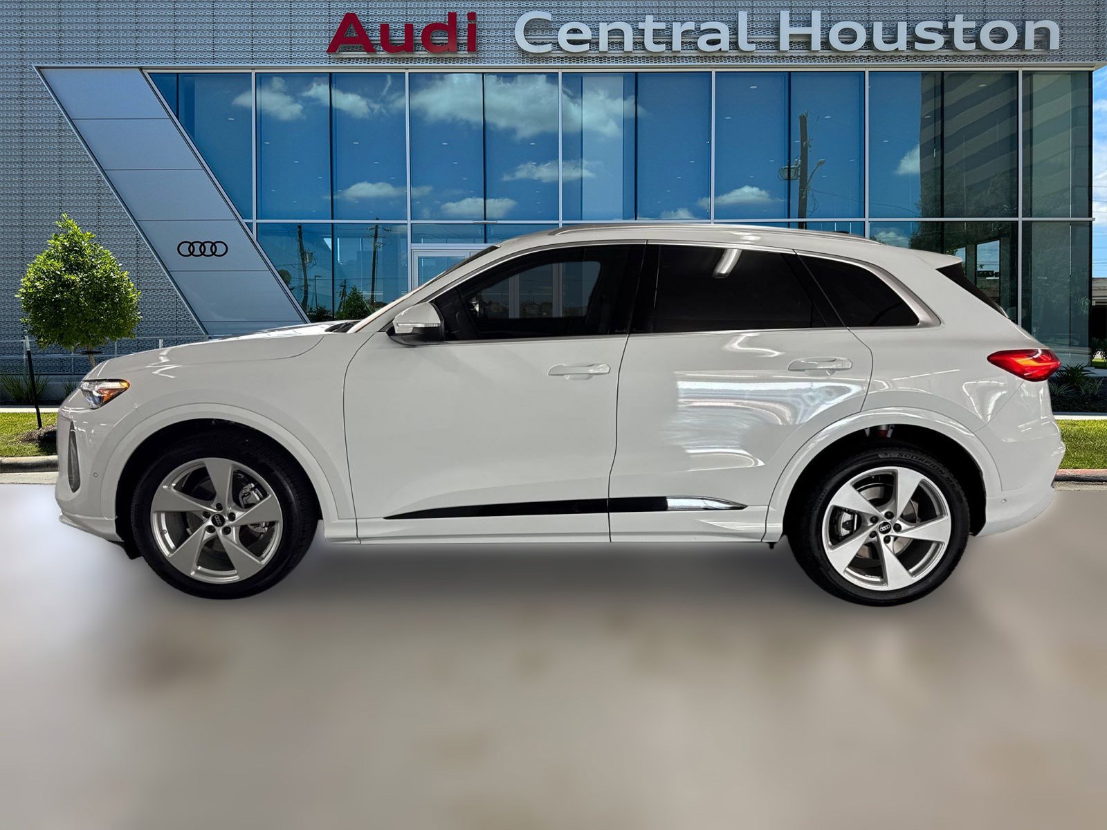 2025 Audi Q5 2.0T Prestige photo 2