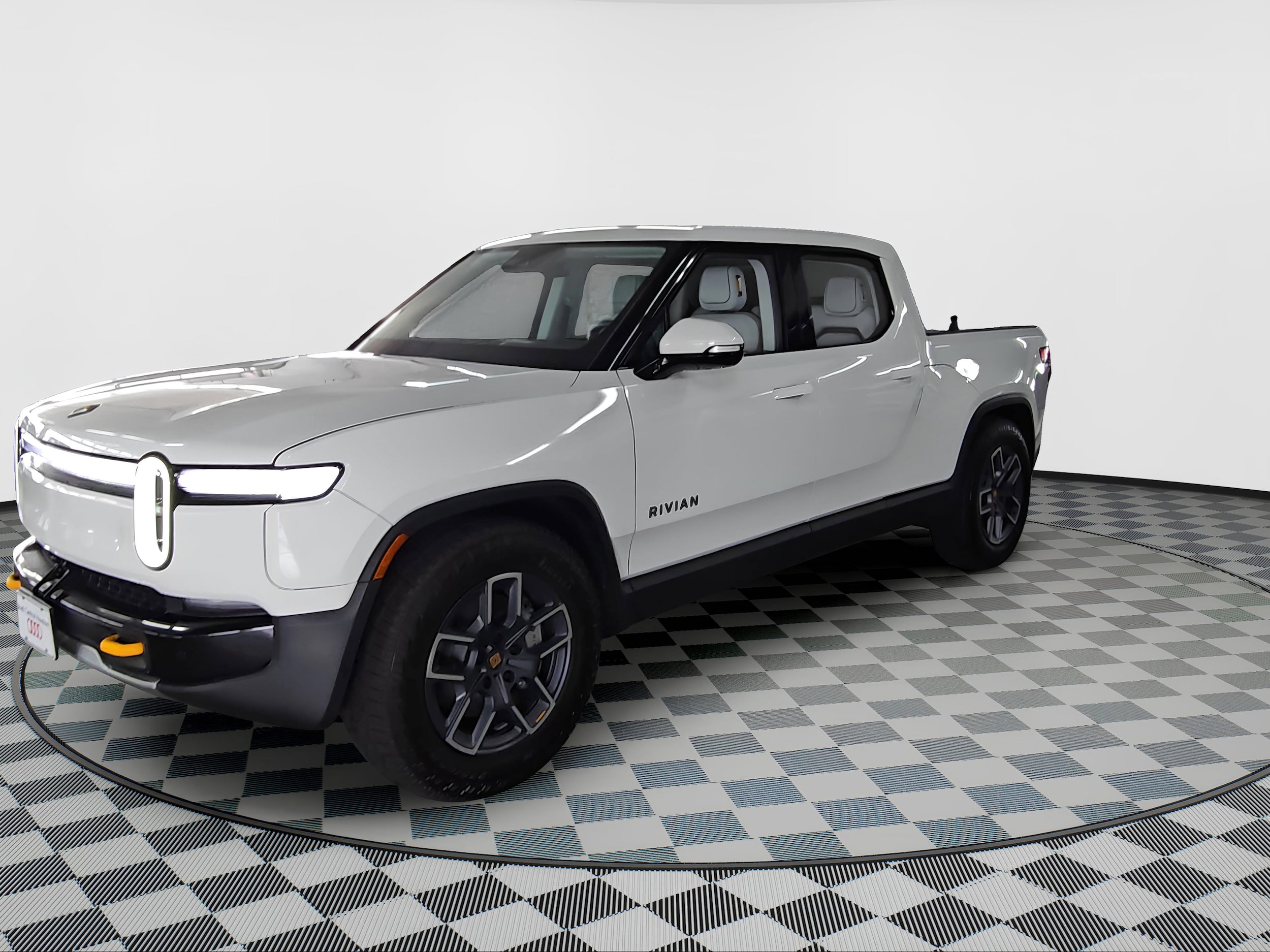 Used 2025 Rivian R1T Adventure with VIN 7FCTGBAA4SN035586 for sale in Houston, TX