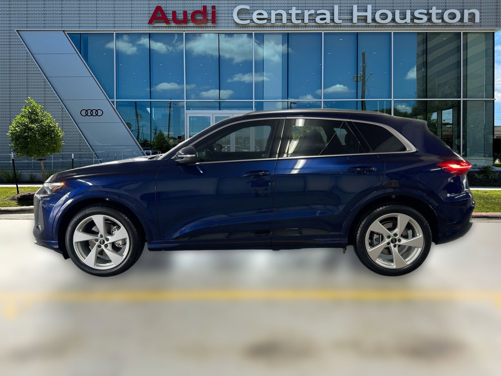 2025 Audi Q5 2.0T Prestige photo 2