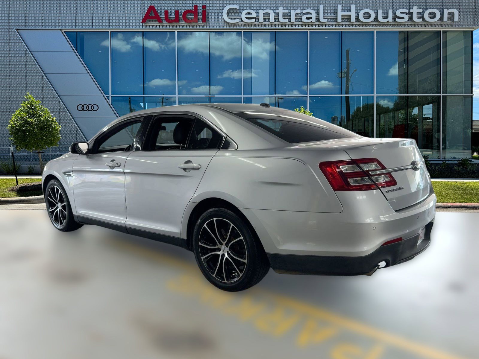 2013 Ford Taurus Limited photo 3
