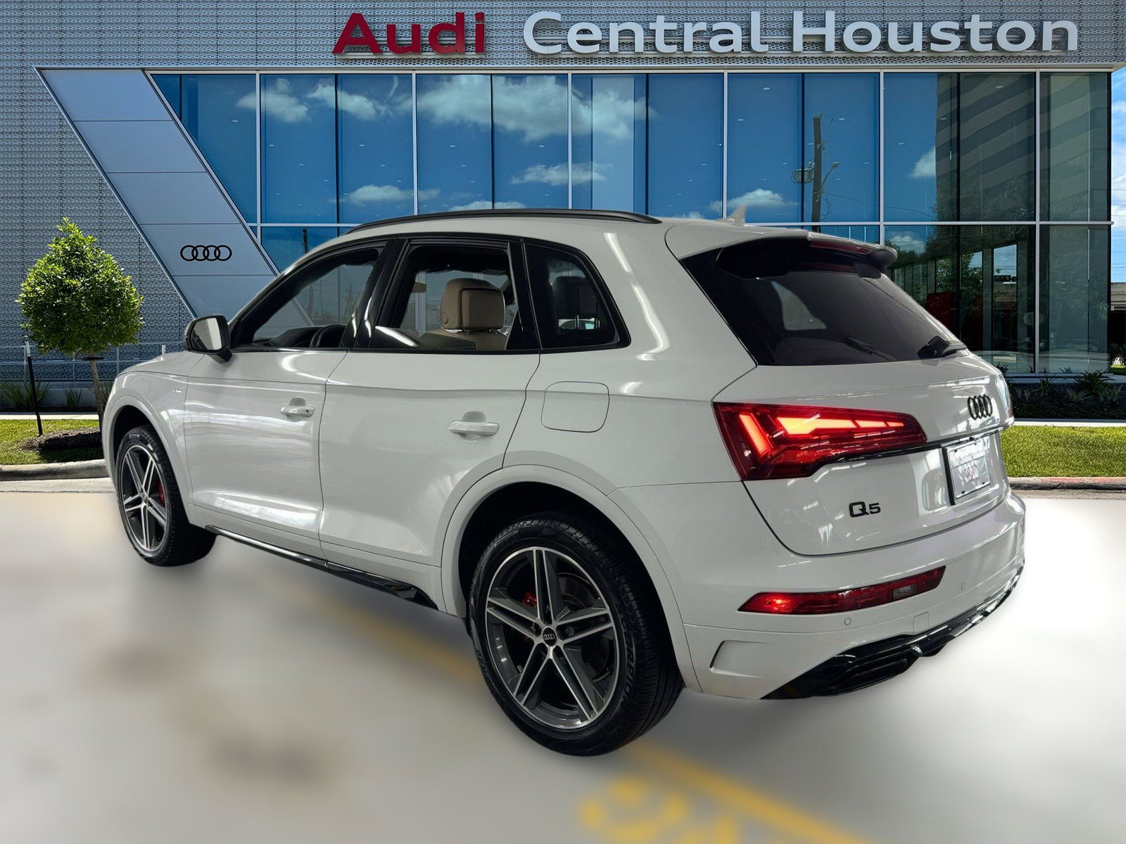 2024 Audi Q5 S line Premium Plus photo 2