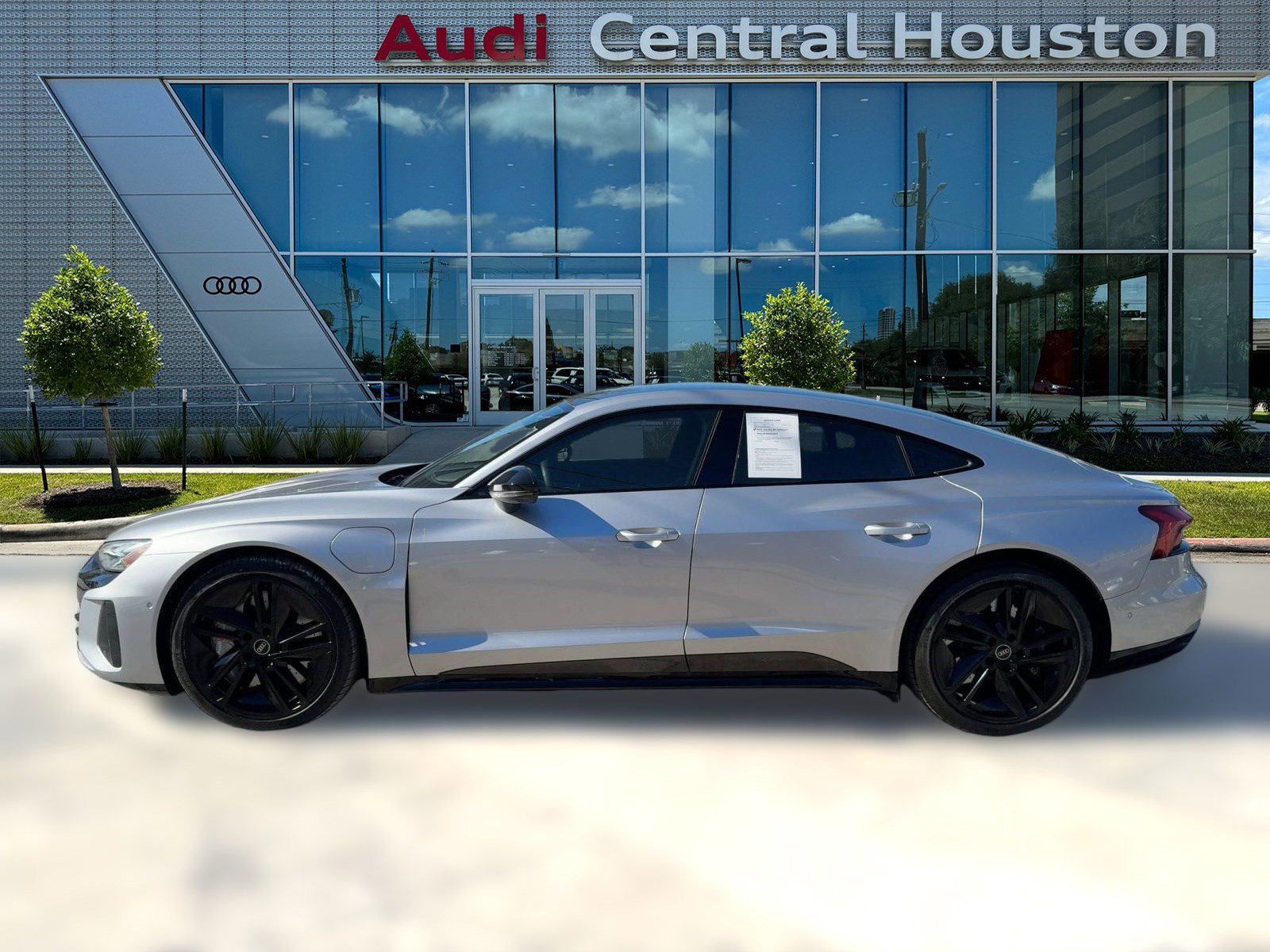 2023 Audi RS e-tron GT Base photo 2