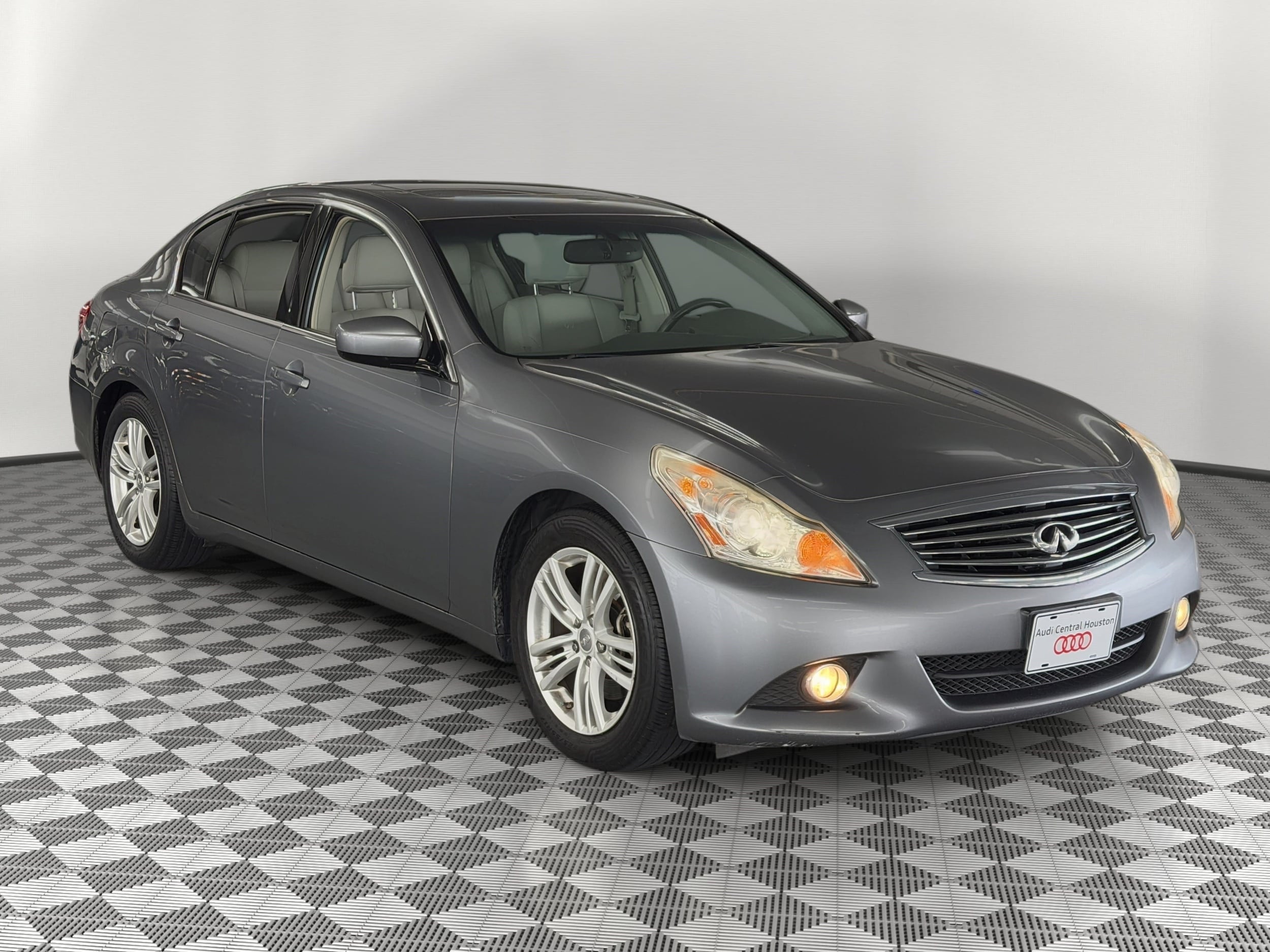 G37 Journey Sedan