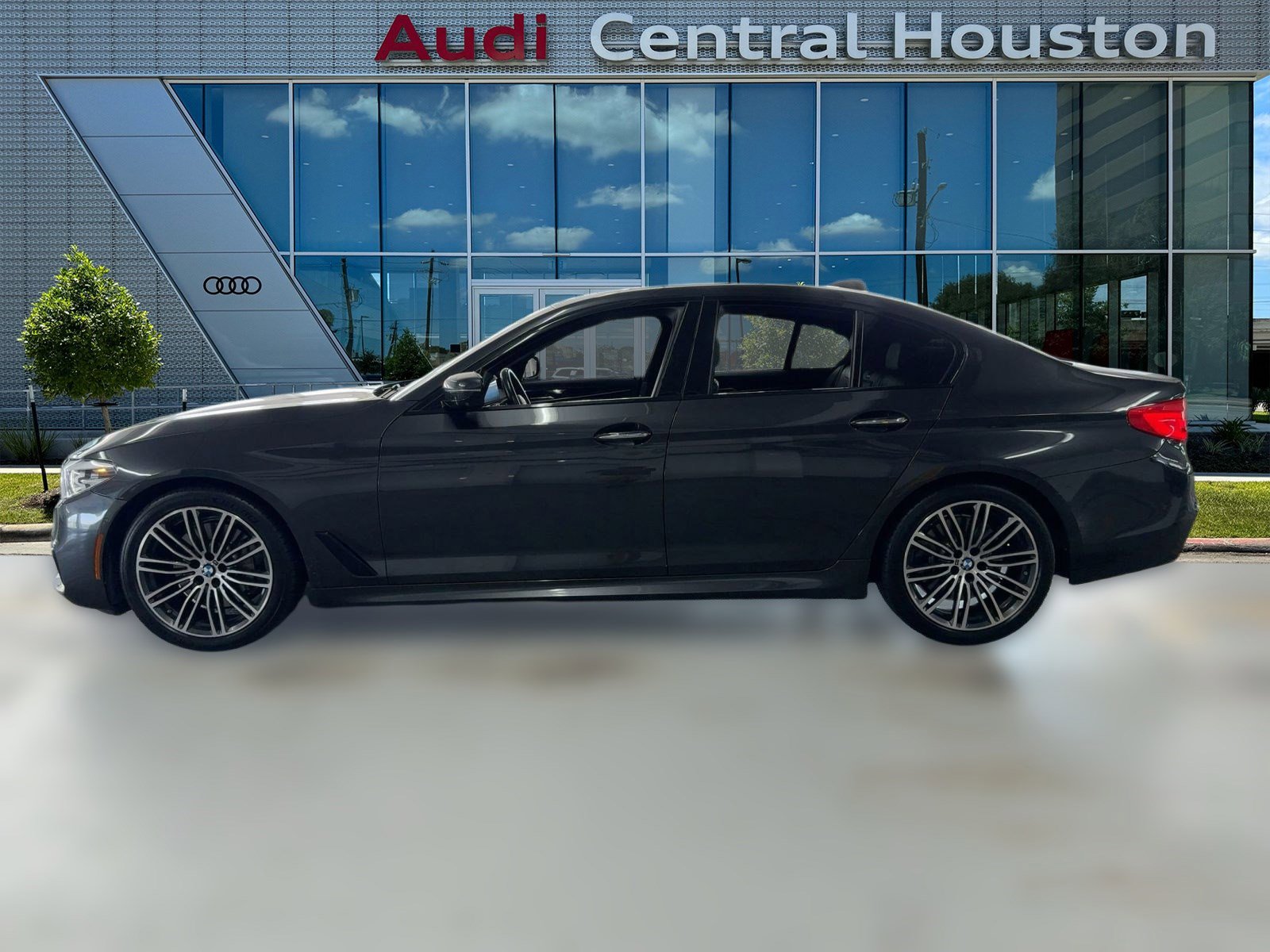 2018 Bmw 540i Sedan photo 2