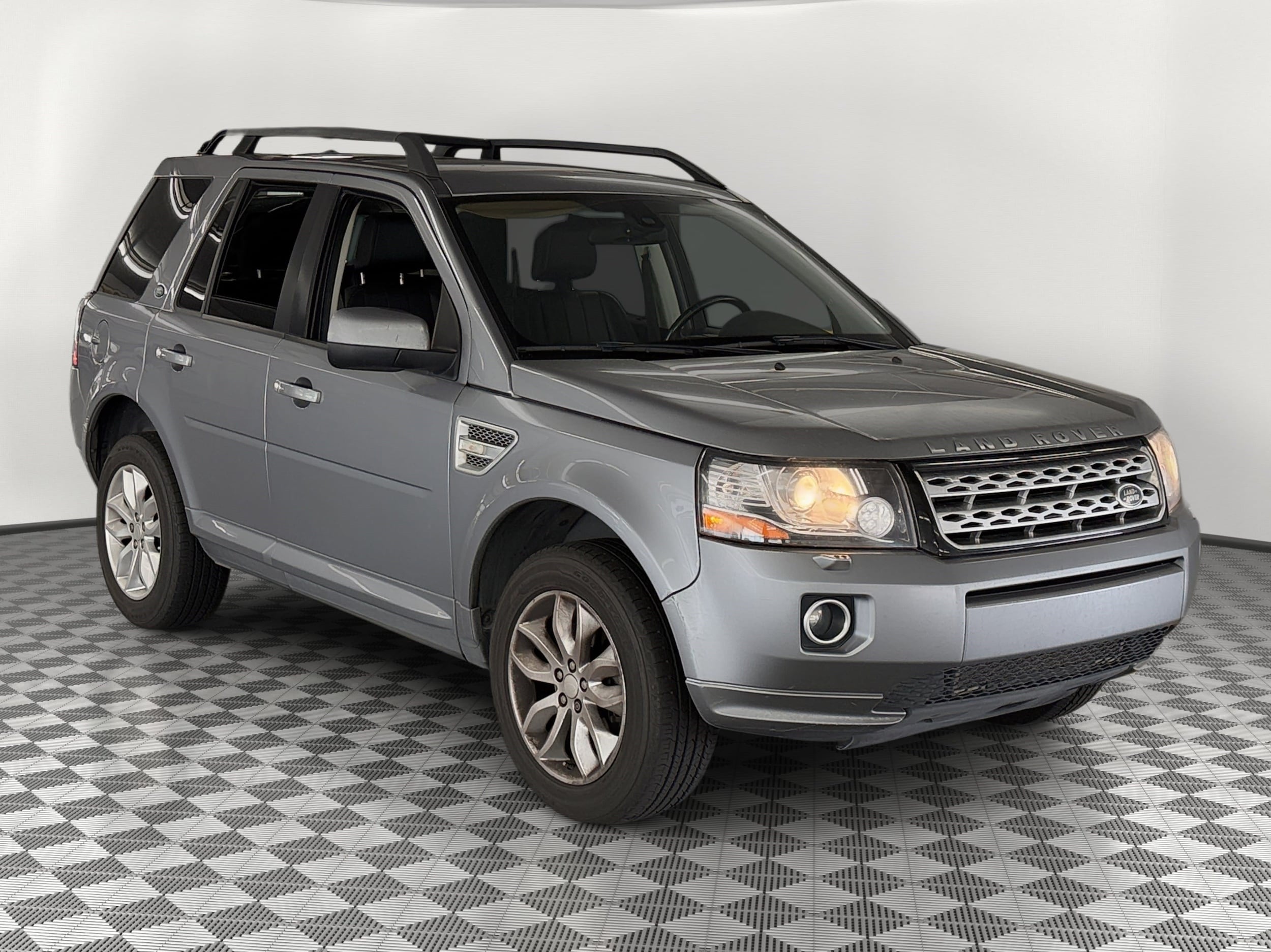 LR2 LR2 (AWD 4dr) SUV