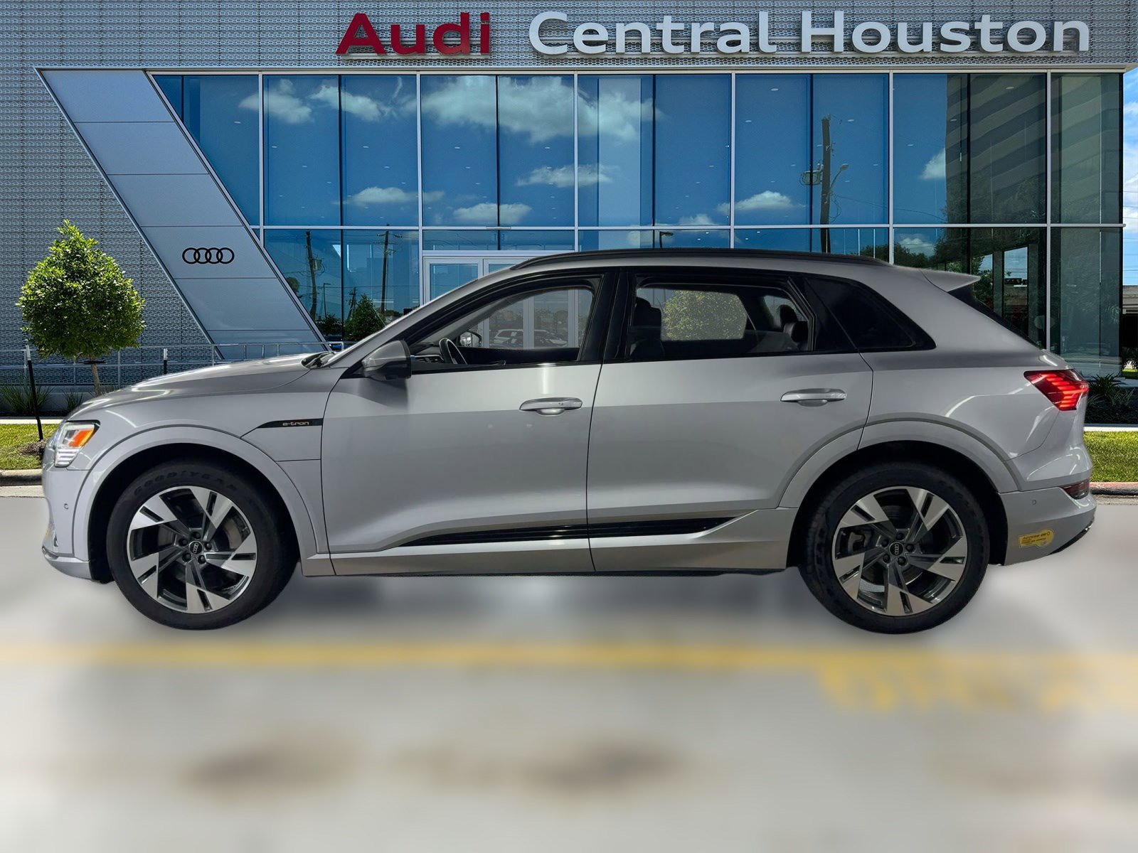 Certified 2022 Audi e-tron Premium with VIN WA1AAAGE9NB022934 for sale in Houston, TX