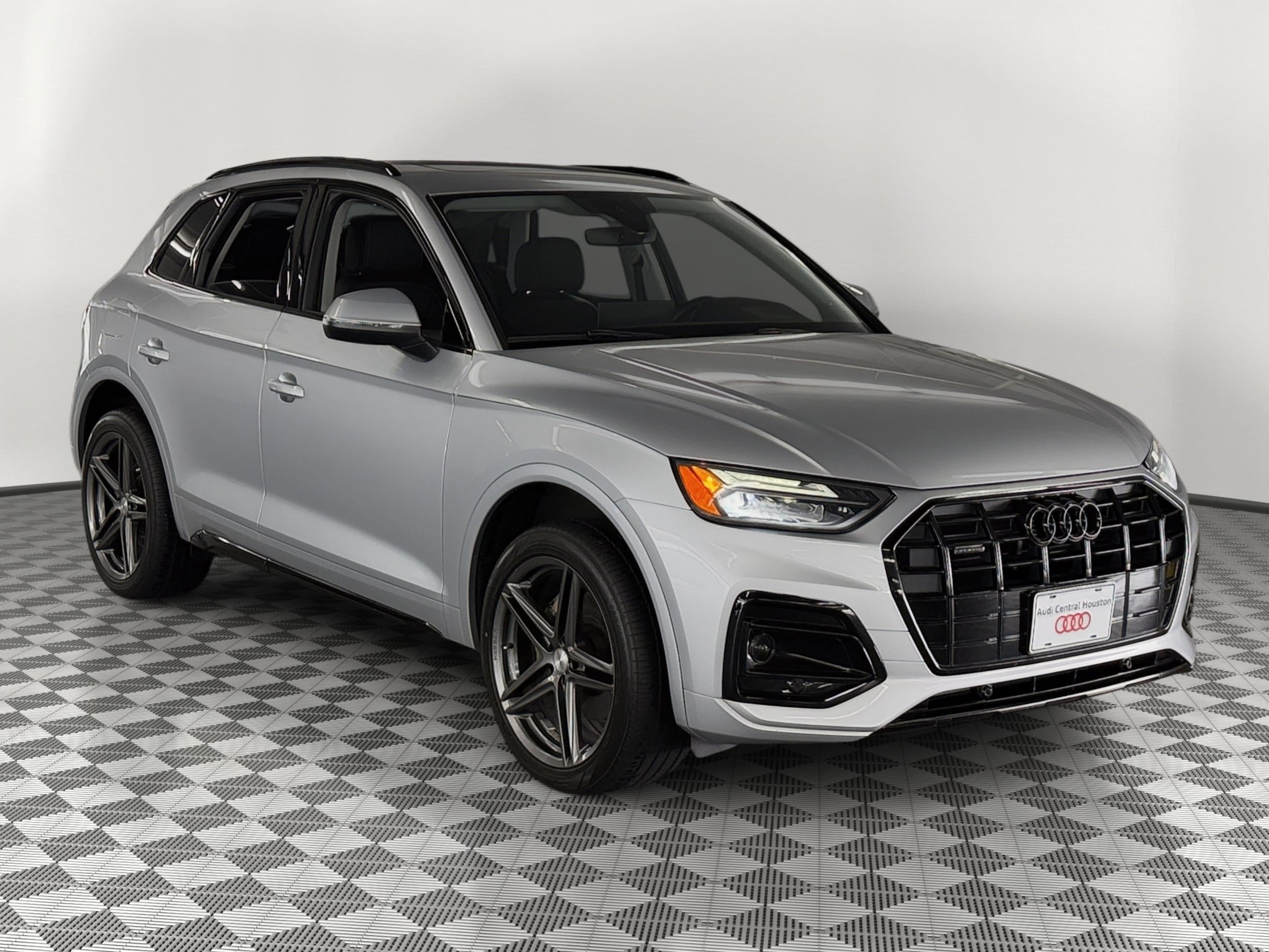 Q5 Premium SUV