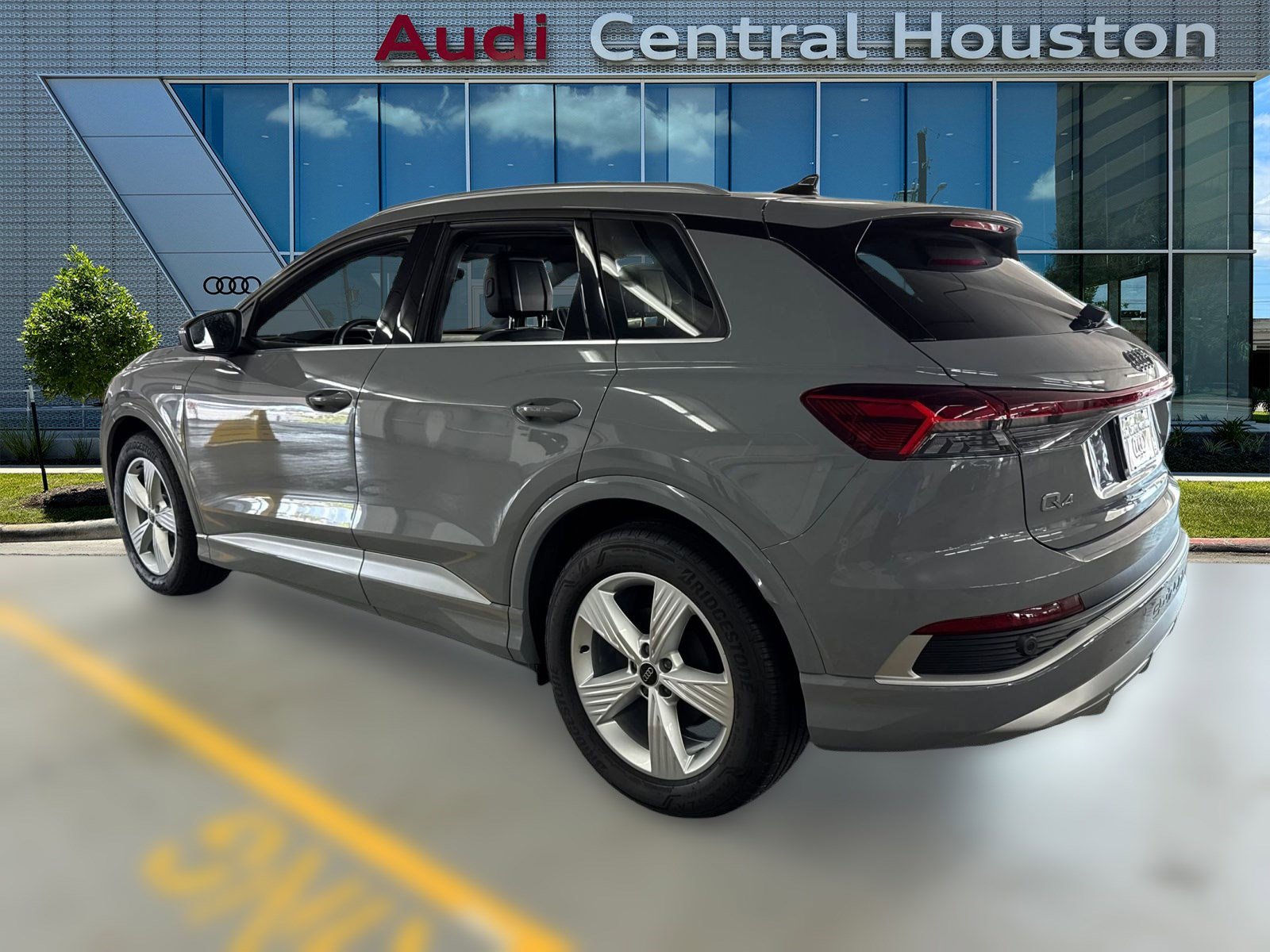 2024 Audi Q4 E-tron Premium photo 2