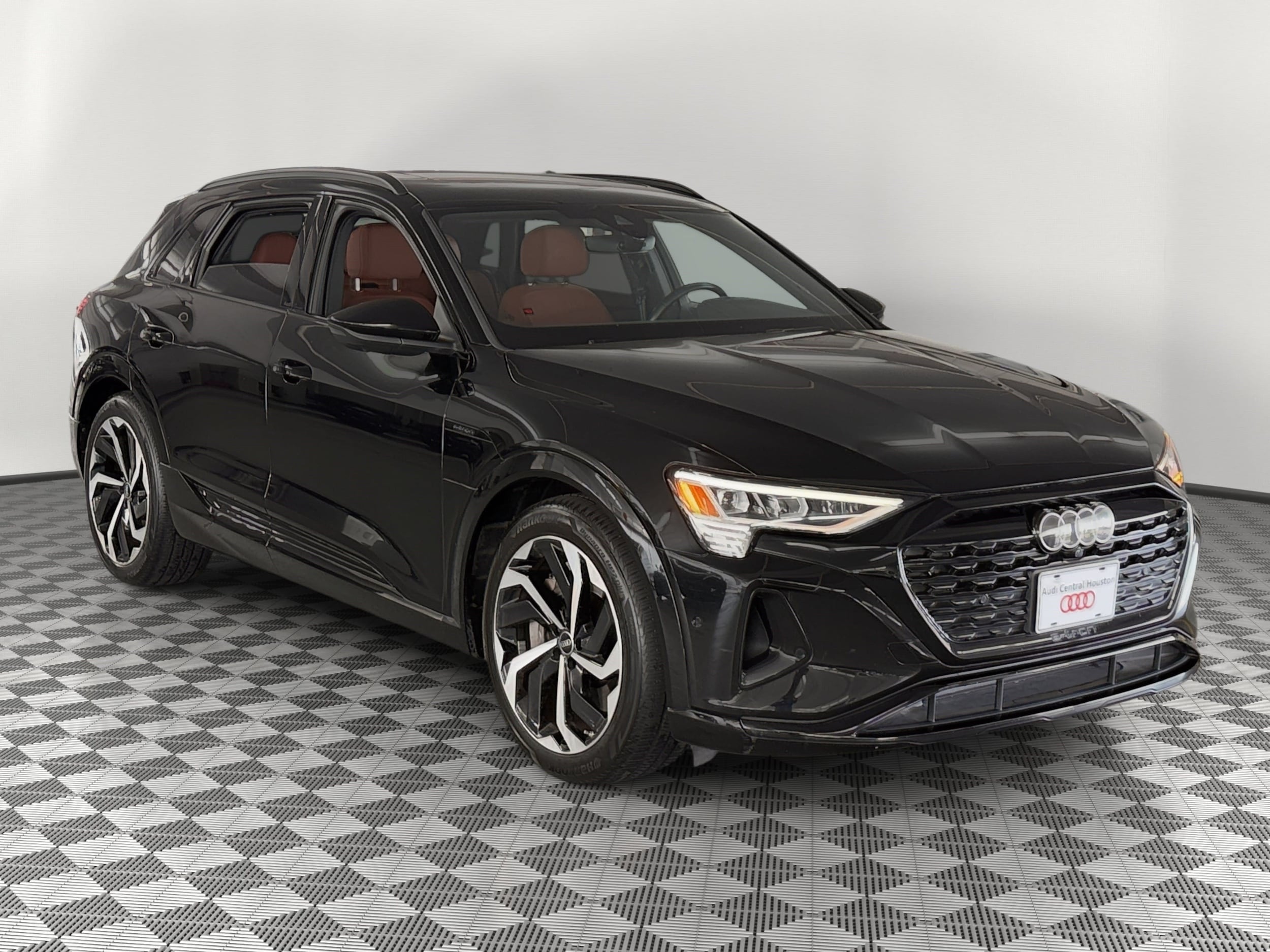 Q8 E-tron Premium Plus SUV