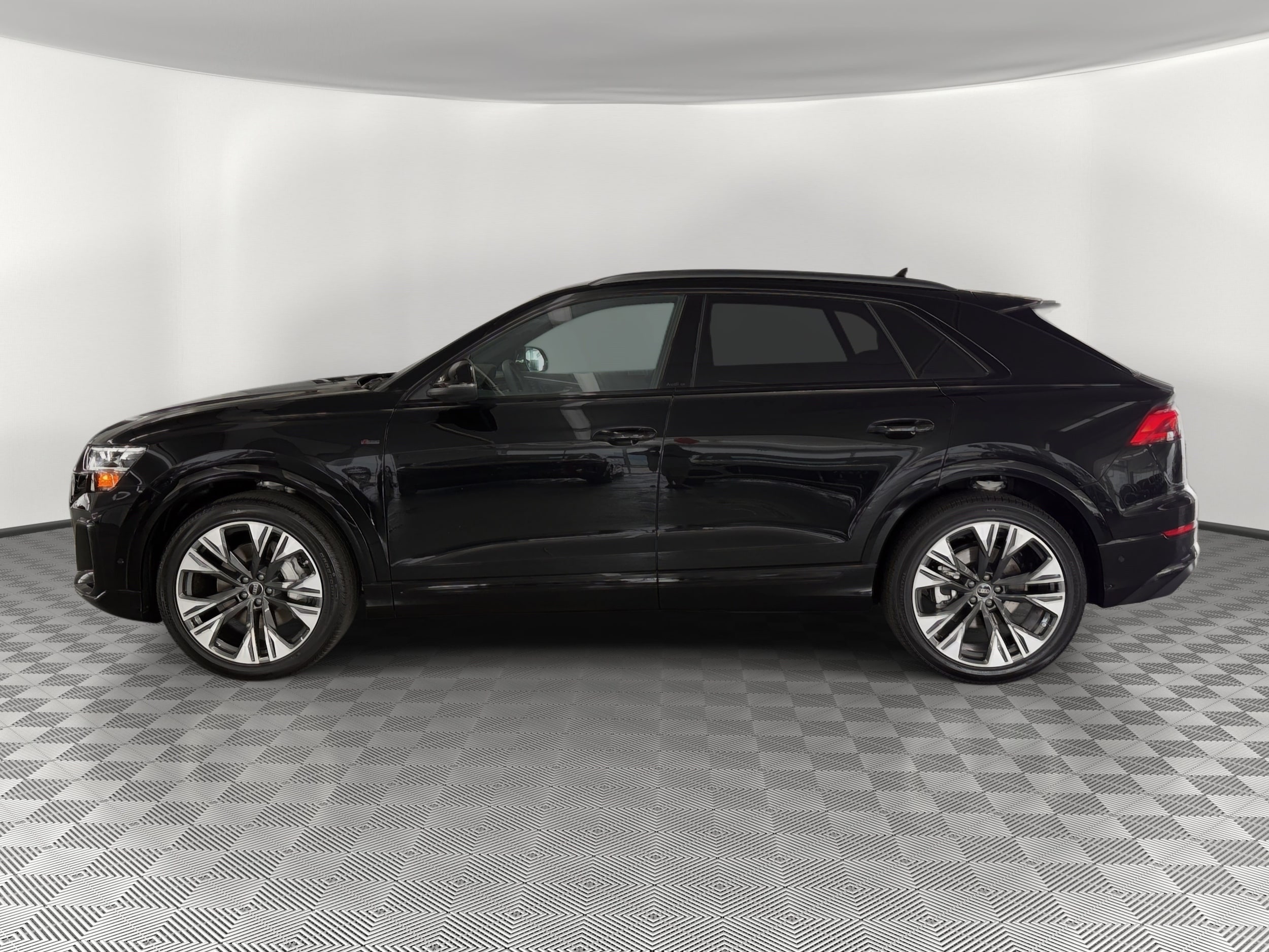 Q8 Prestige SUV