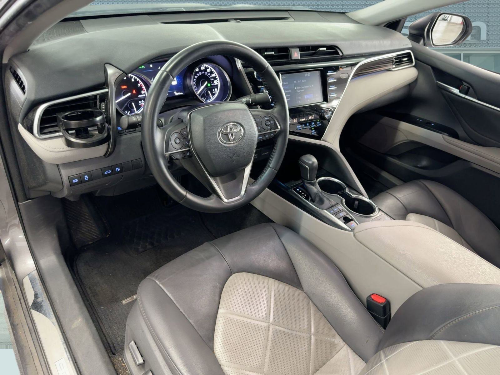 2018 Toyota Camry XLE photo 3