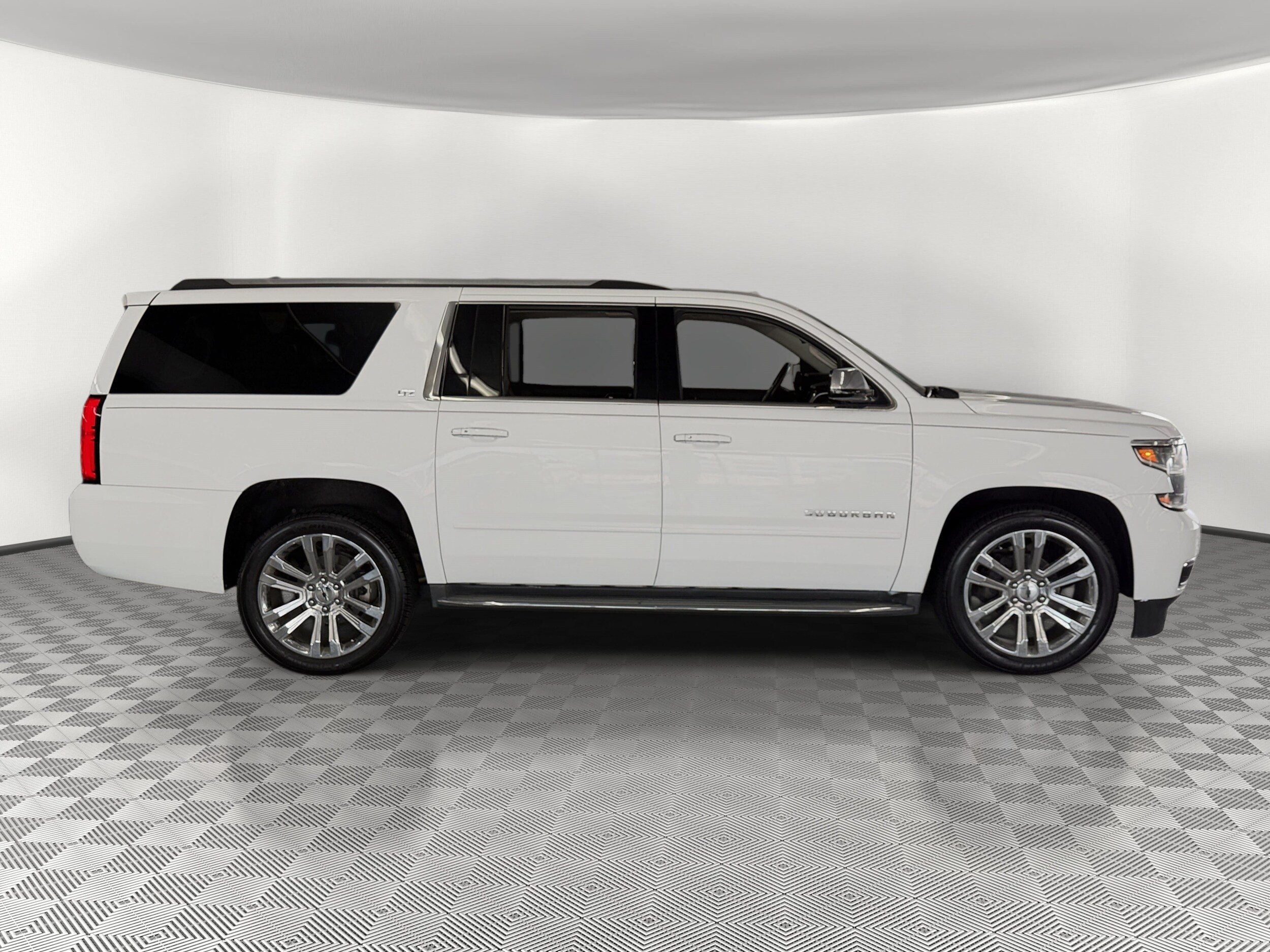 Suburban 1500 LTZ SUV