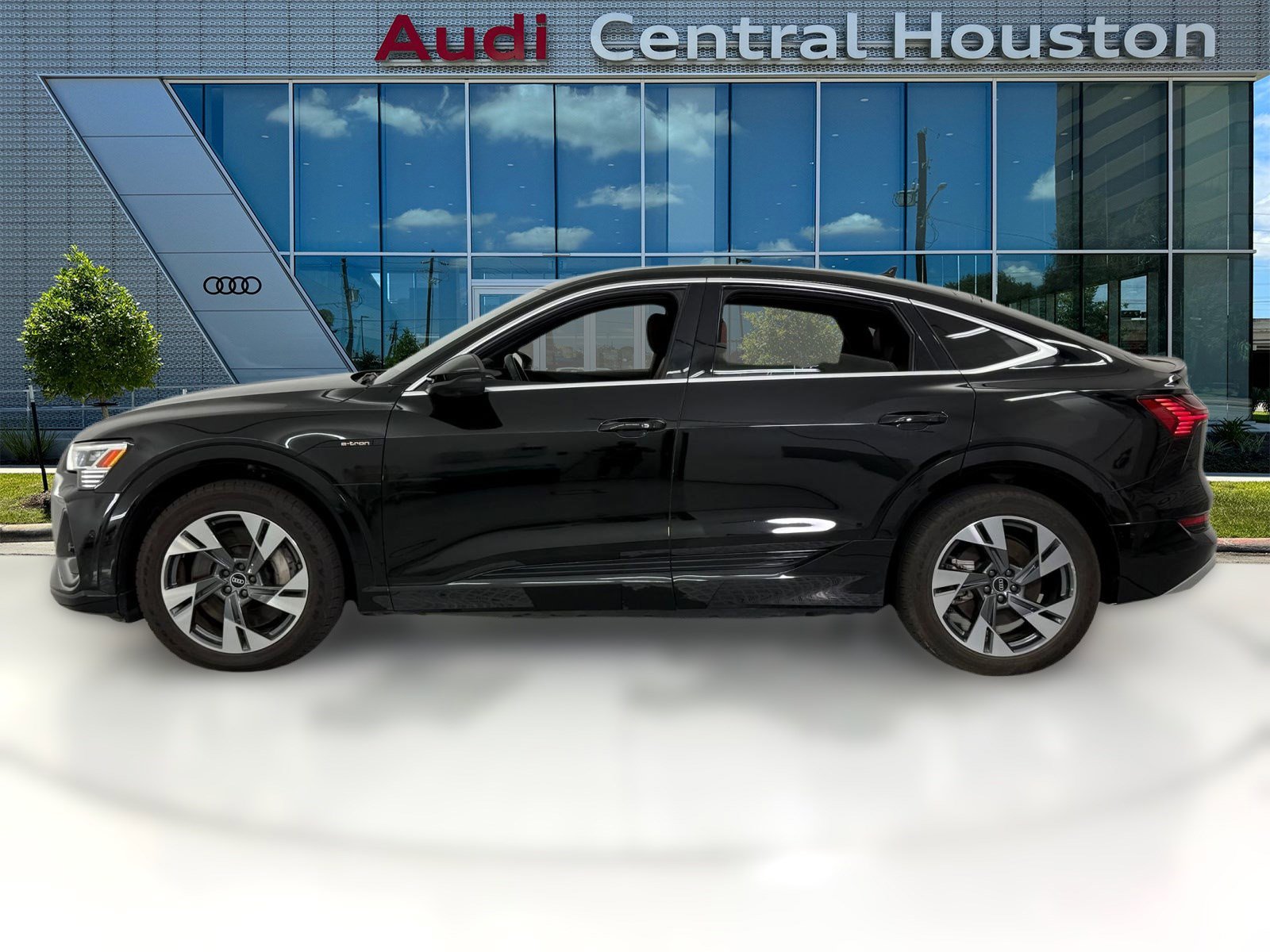 2021 Audi e-tron Sportback Premium Plus photo 2