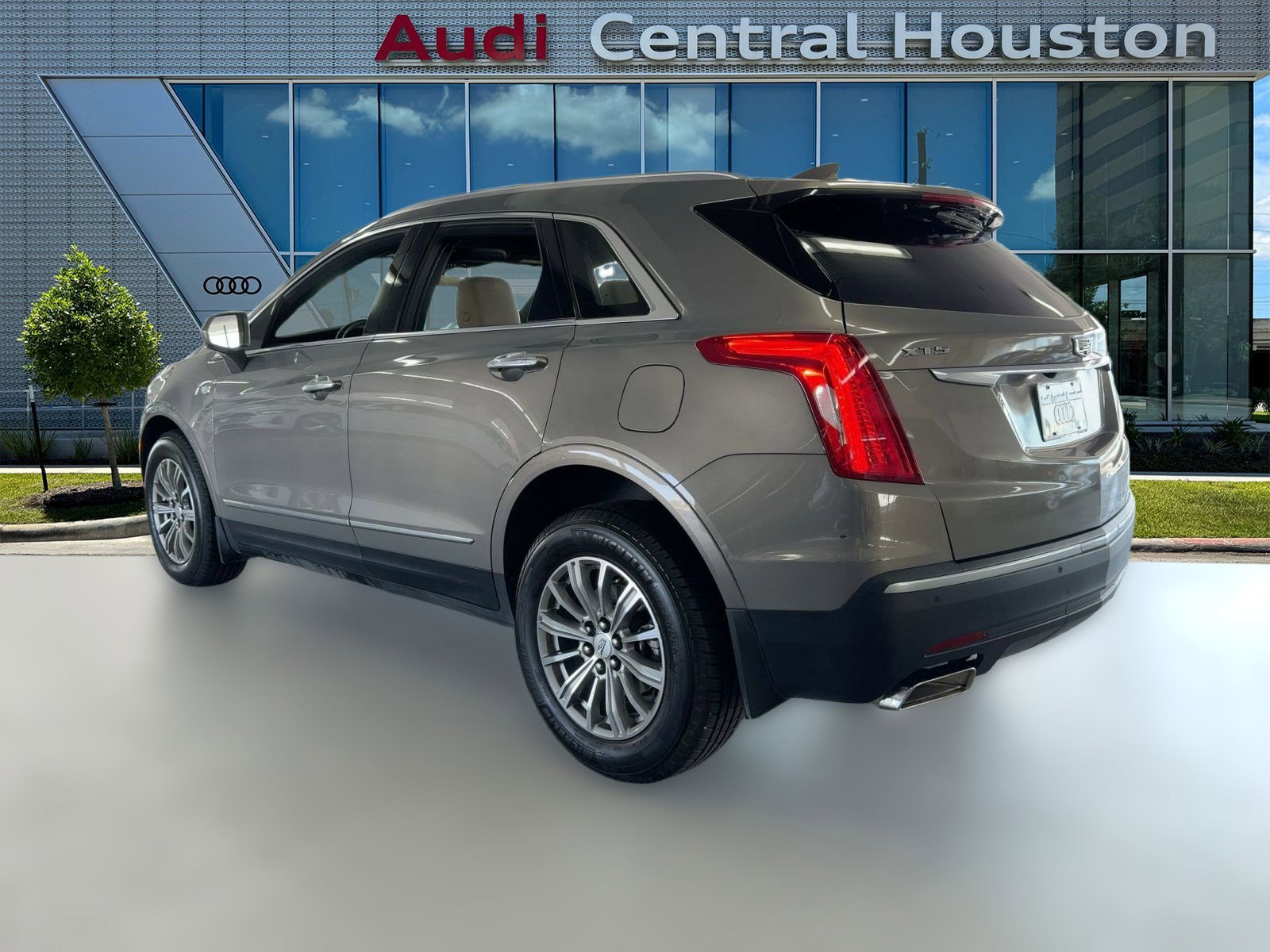 2018 Cadillac XT5 Luxury photo 3