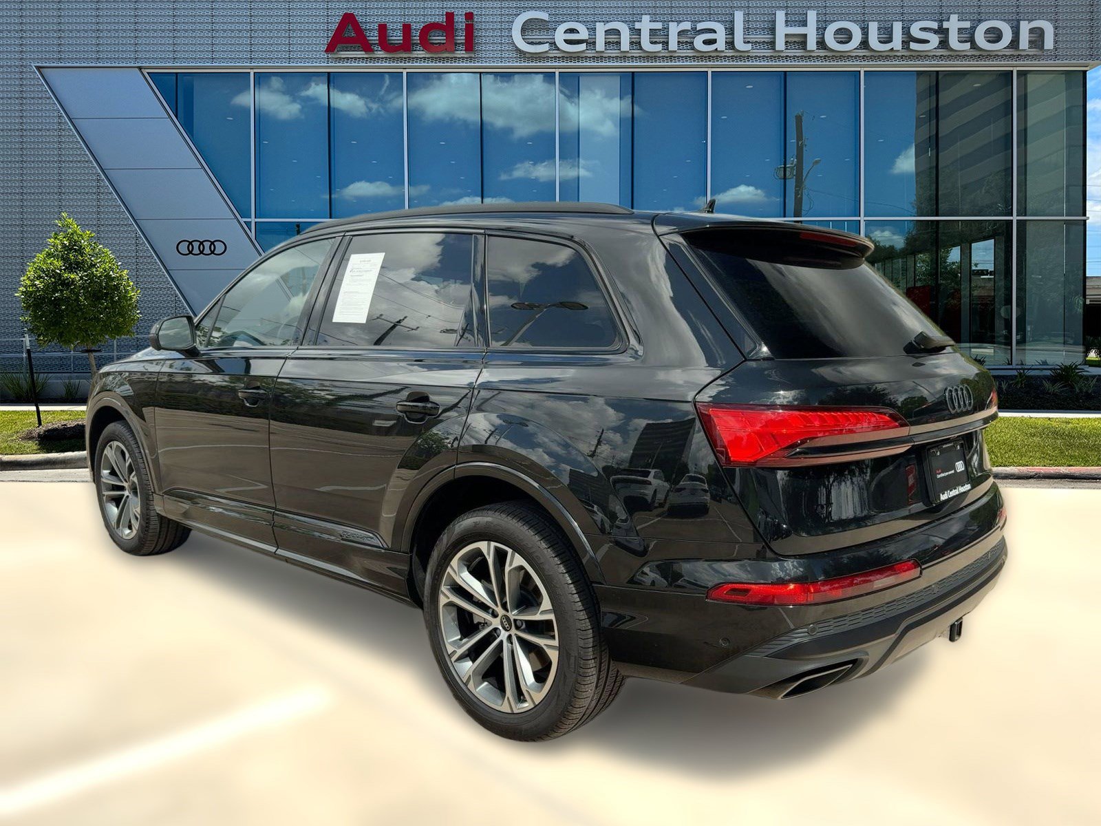 2025 Audi Q7 Premium Plus photo 2
