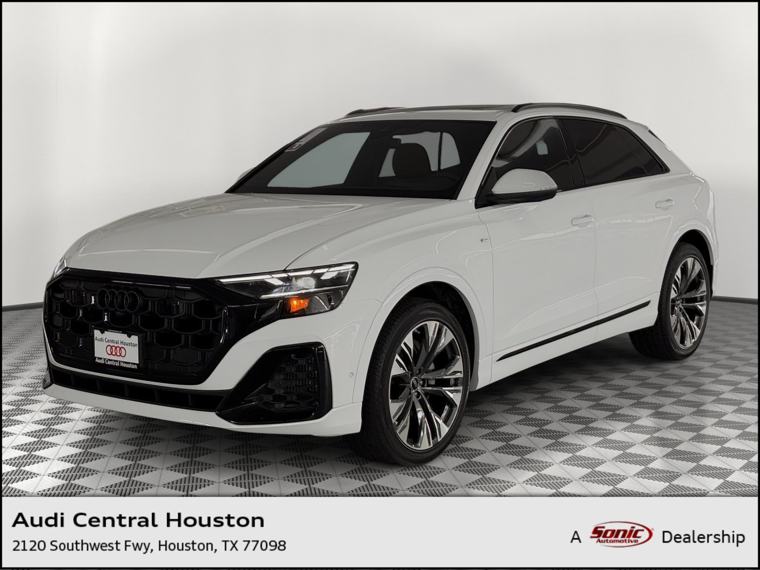 Q8 Prestige SUV