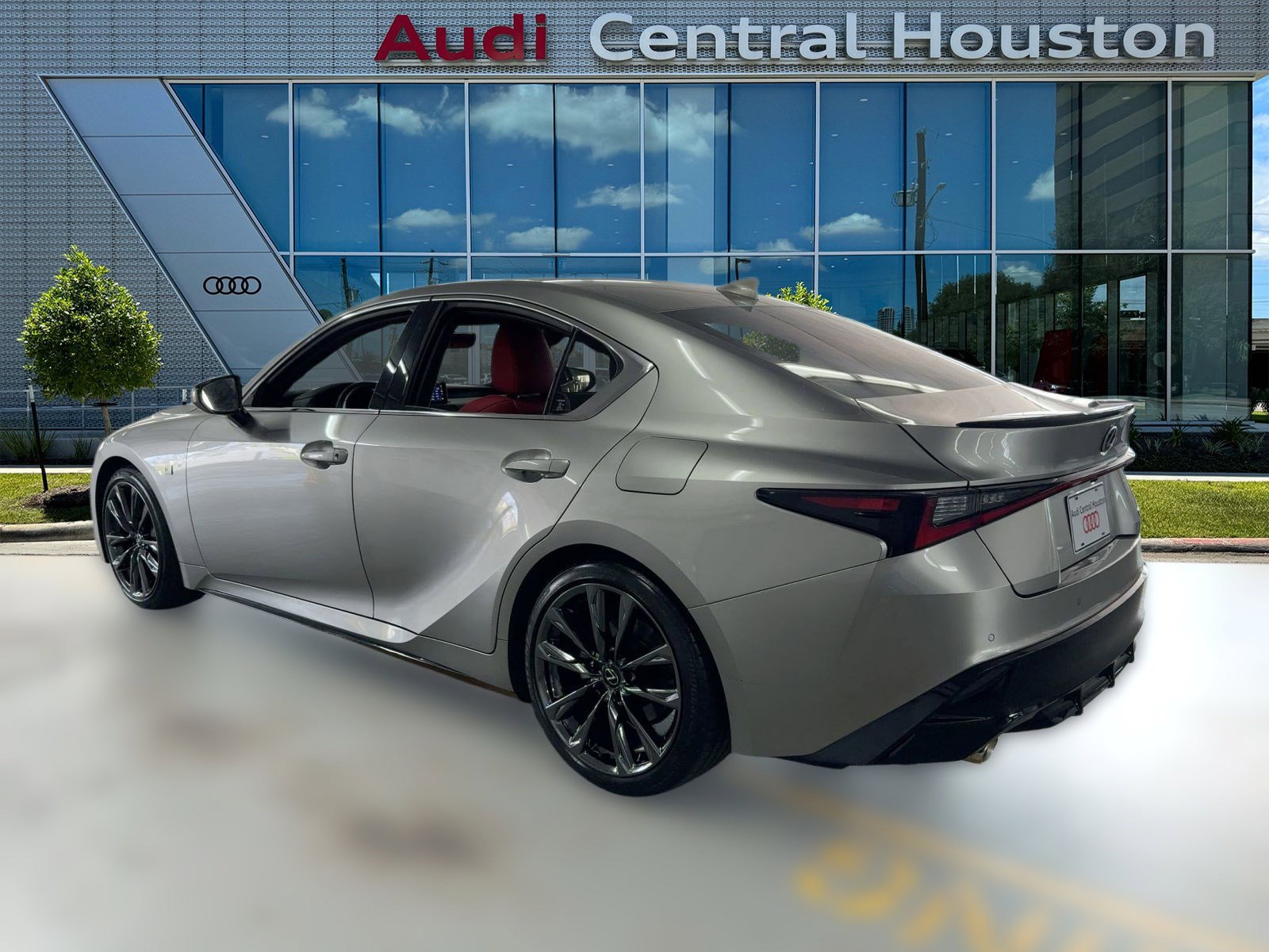 2023 Lexus IS 350 F SPORT photo 3