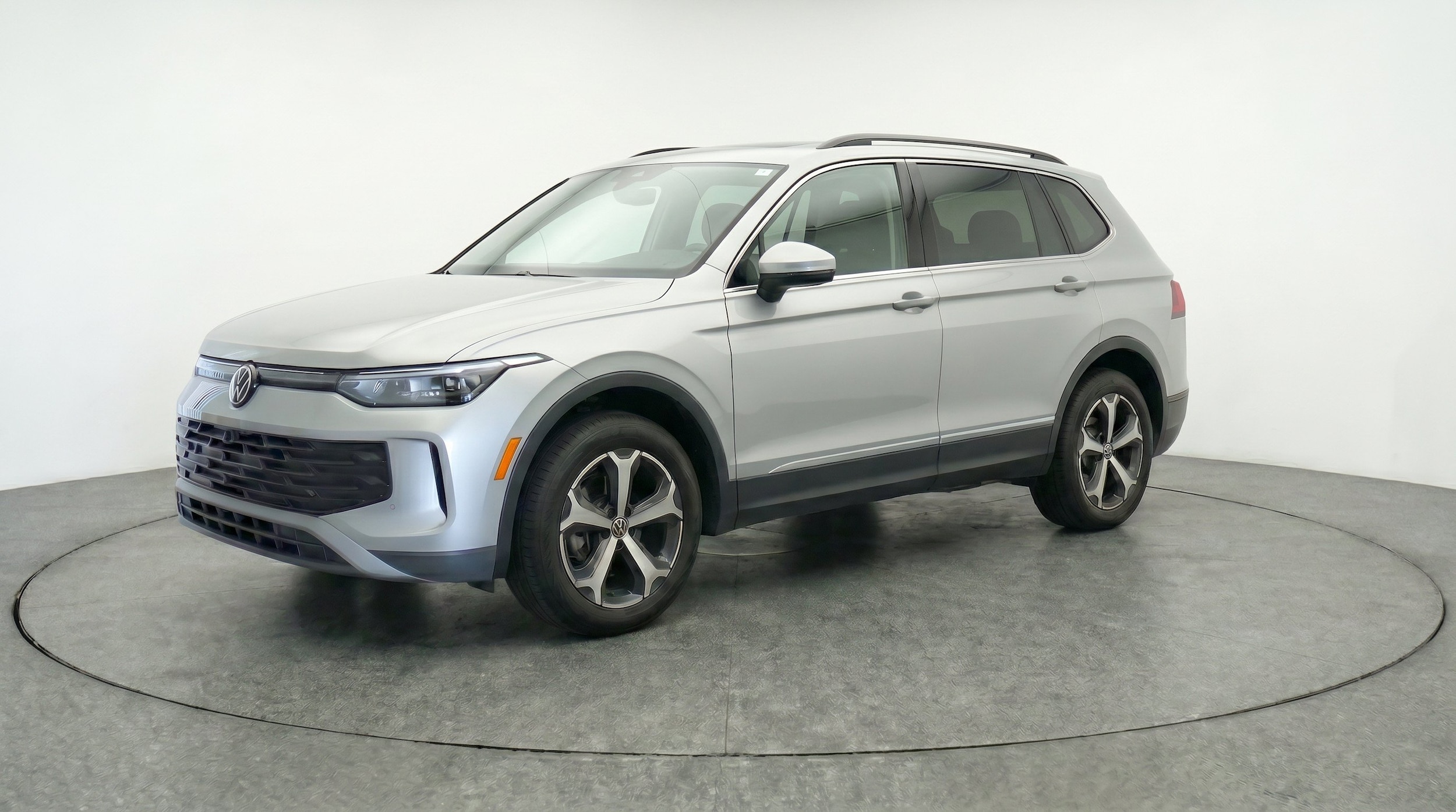 Thumbnail: 2026 Volkswagen Tiguan - 3