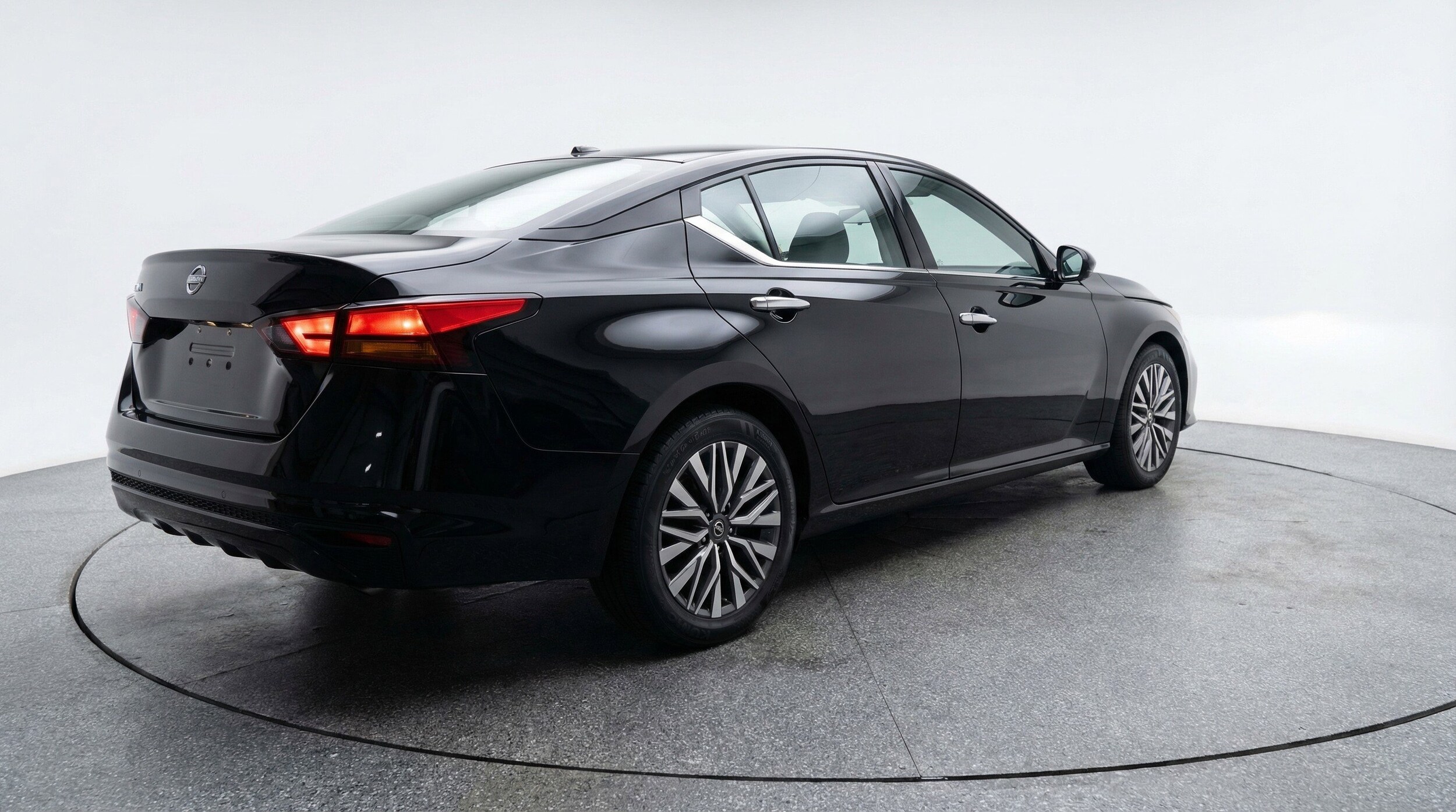 Thumbnail: 2025 Nissan Altima - 9