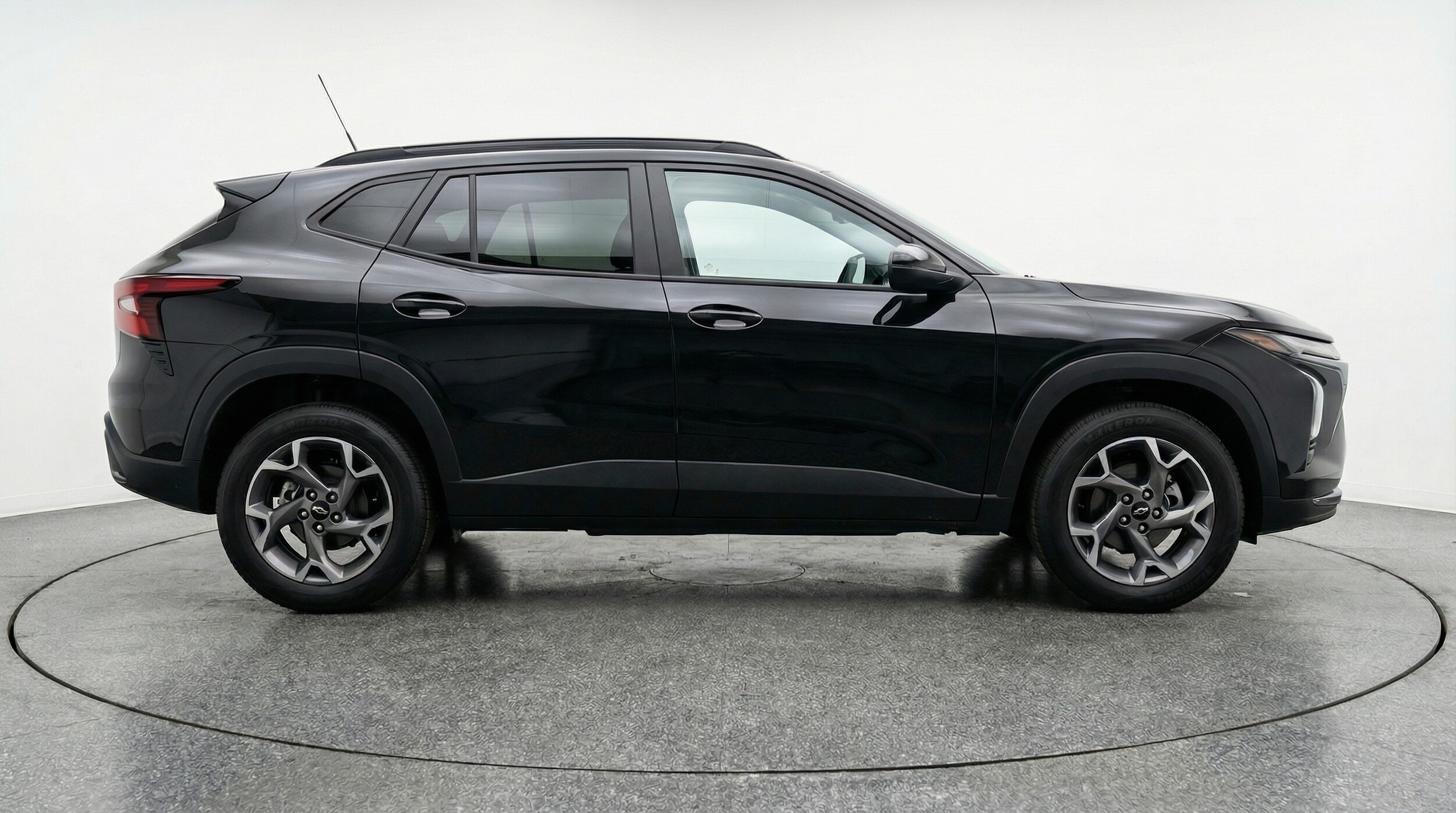 Thumbnail: 2025 Chevrolet Trax - 8