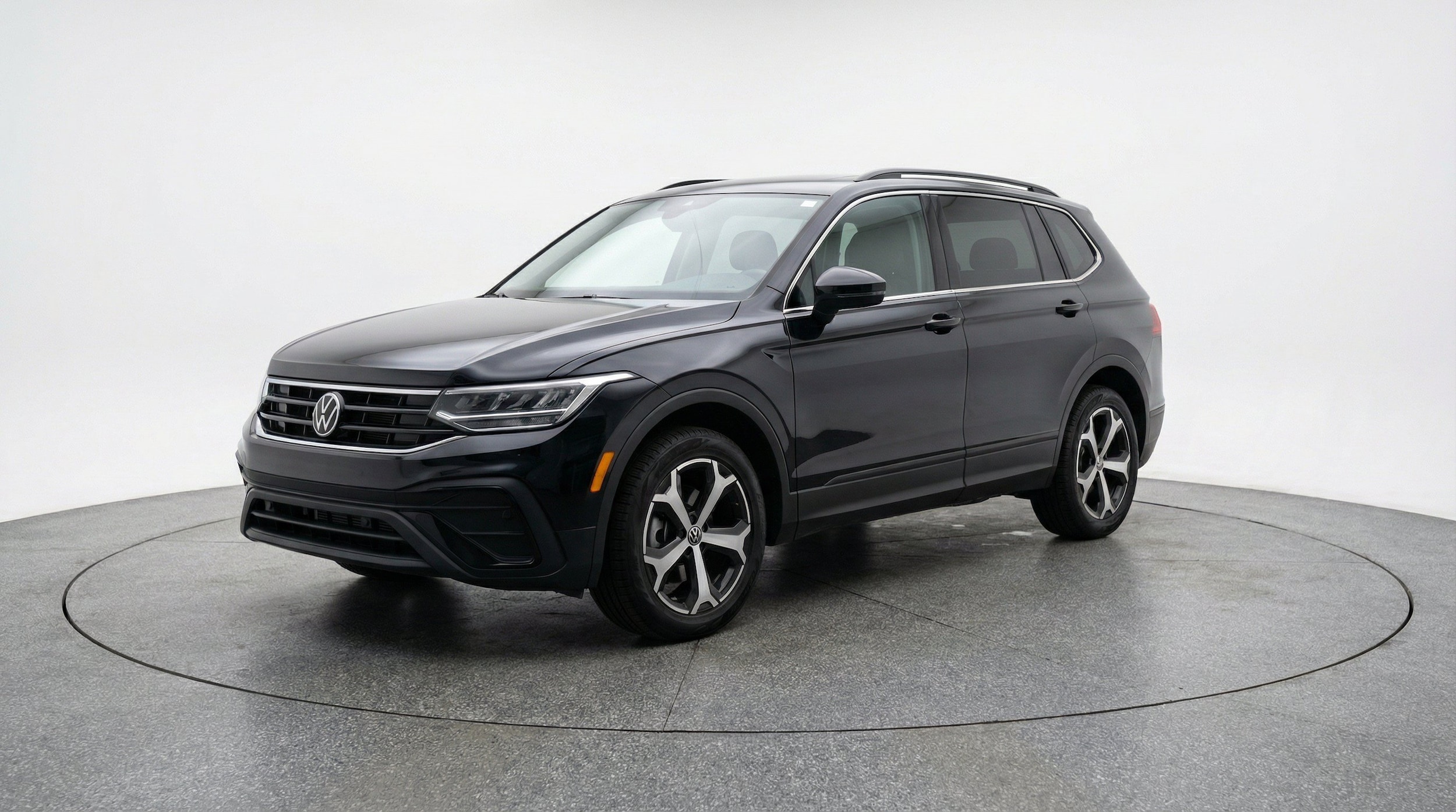 Thumbnail: 2026 Volkswagen Tiguan - 3