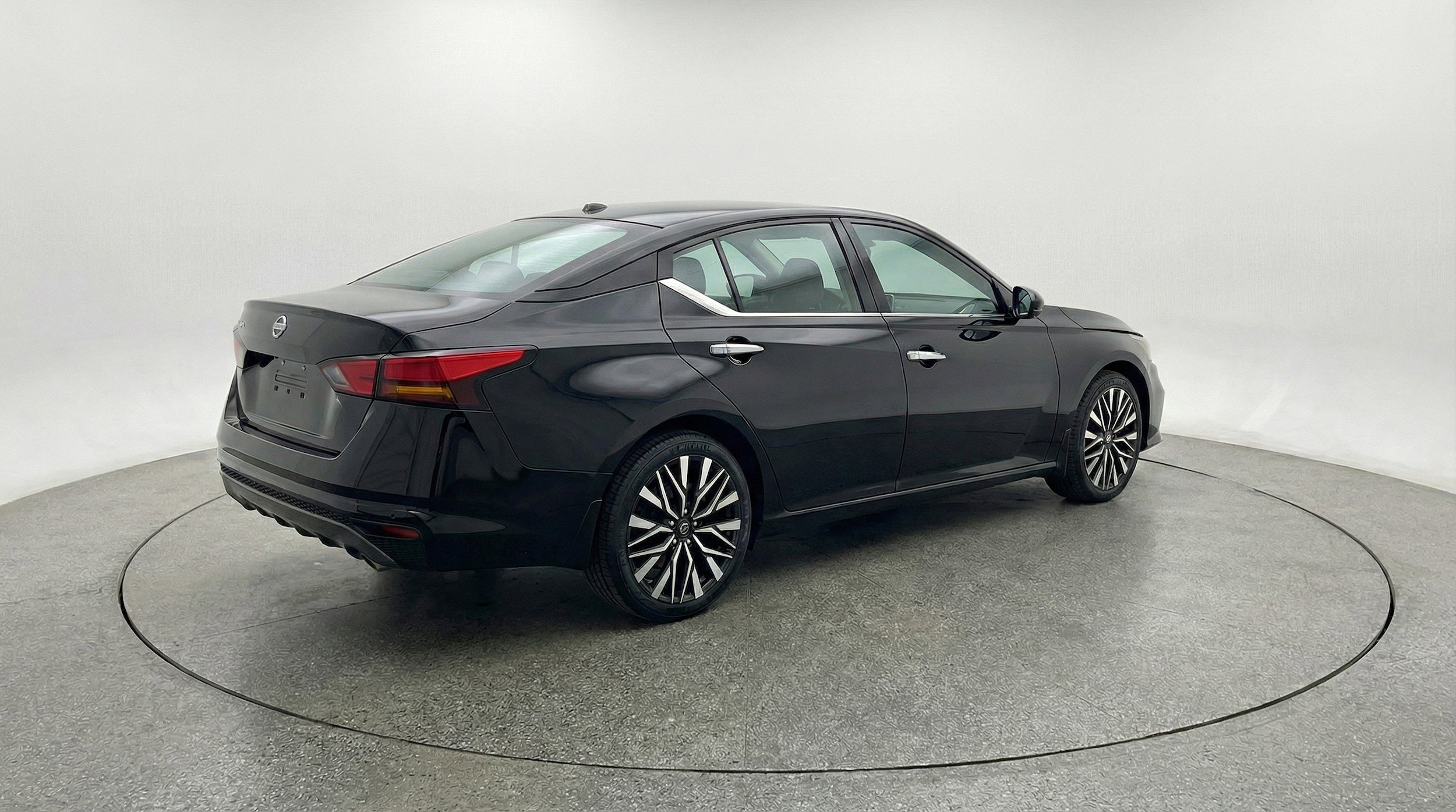 Thumbnail: 2025 Nissan Altima - 9