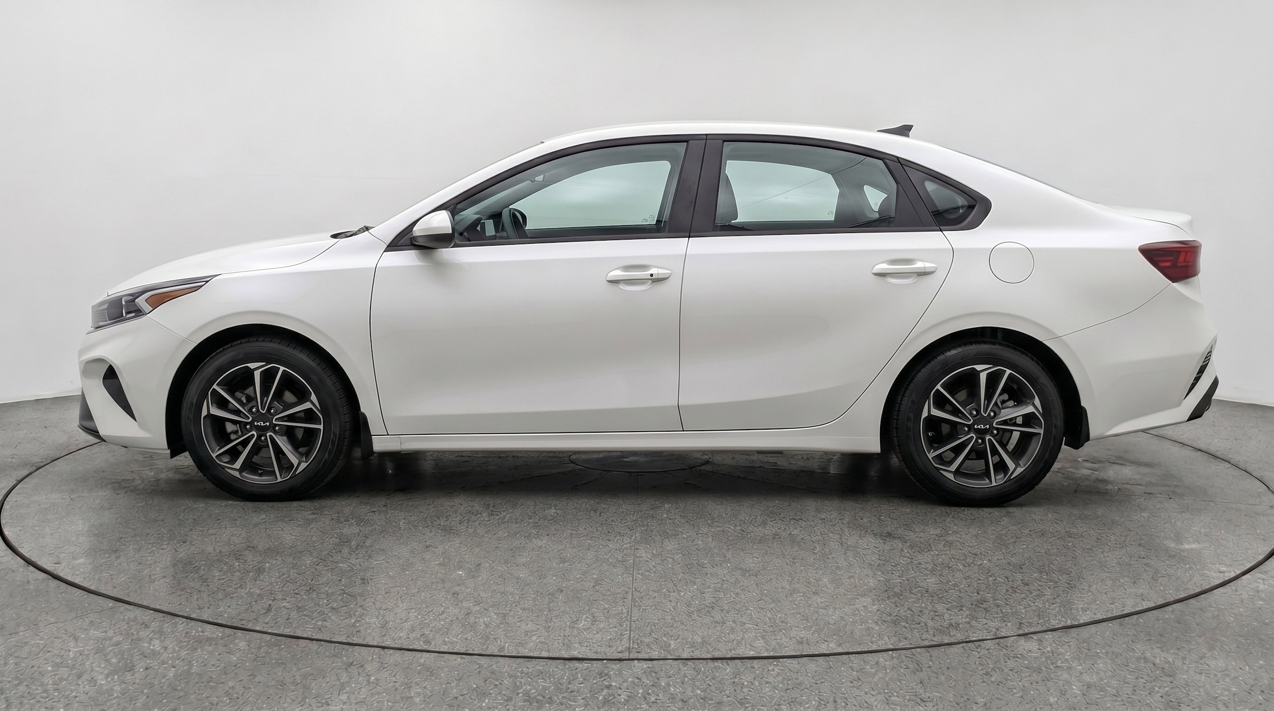 Thumbnail: 2024 Kia Forte - 5