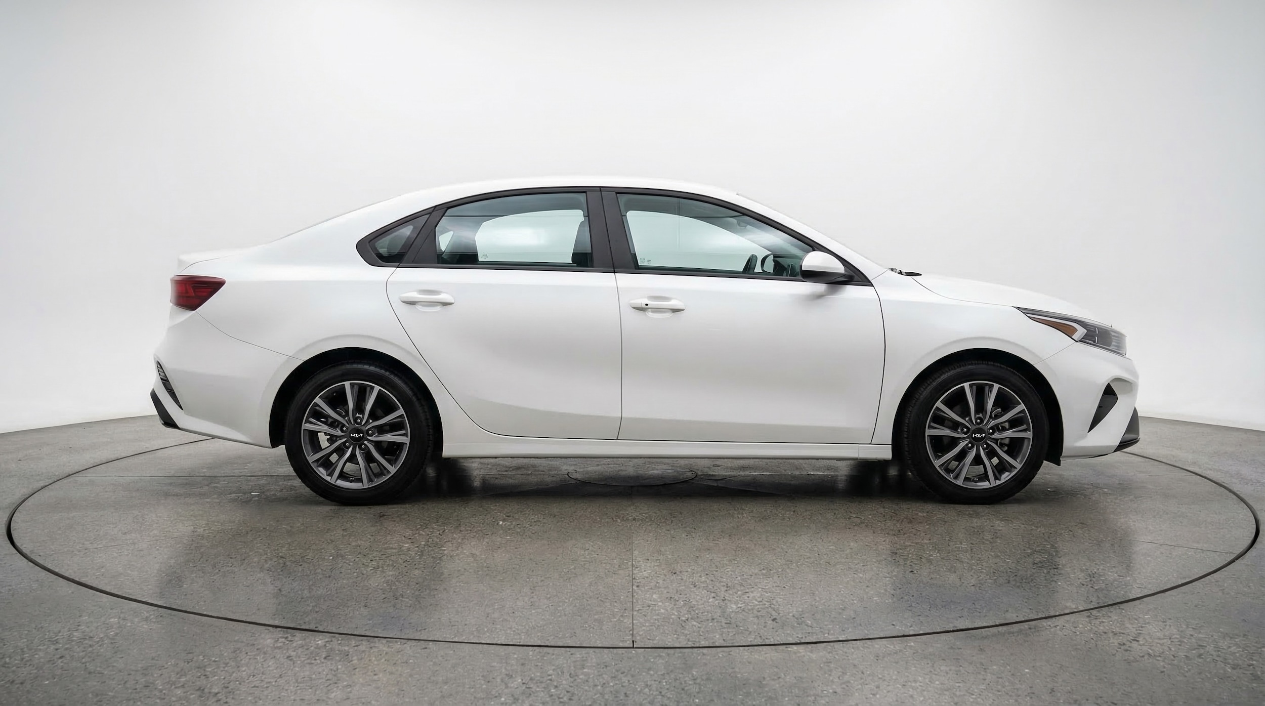 Thumbnail: 2024 Kia Forte - 8