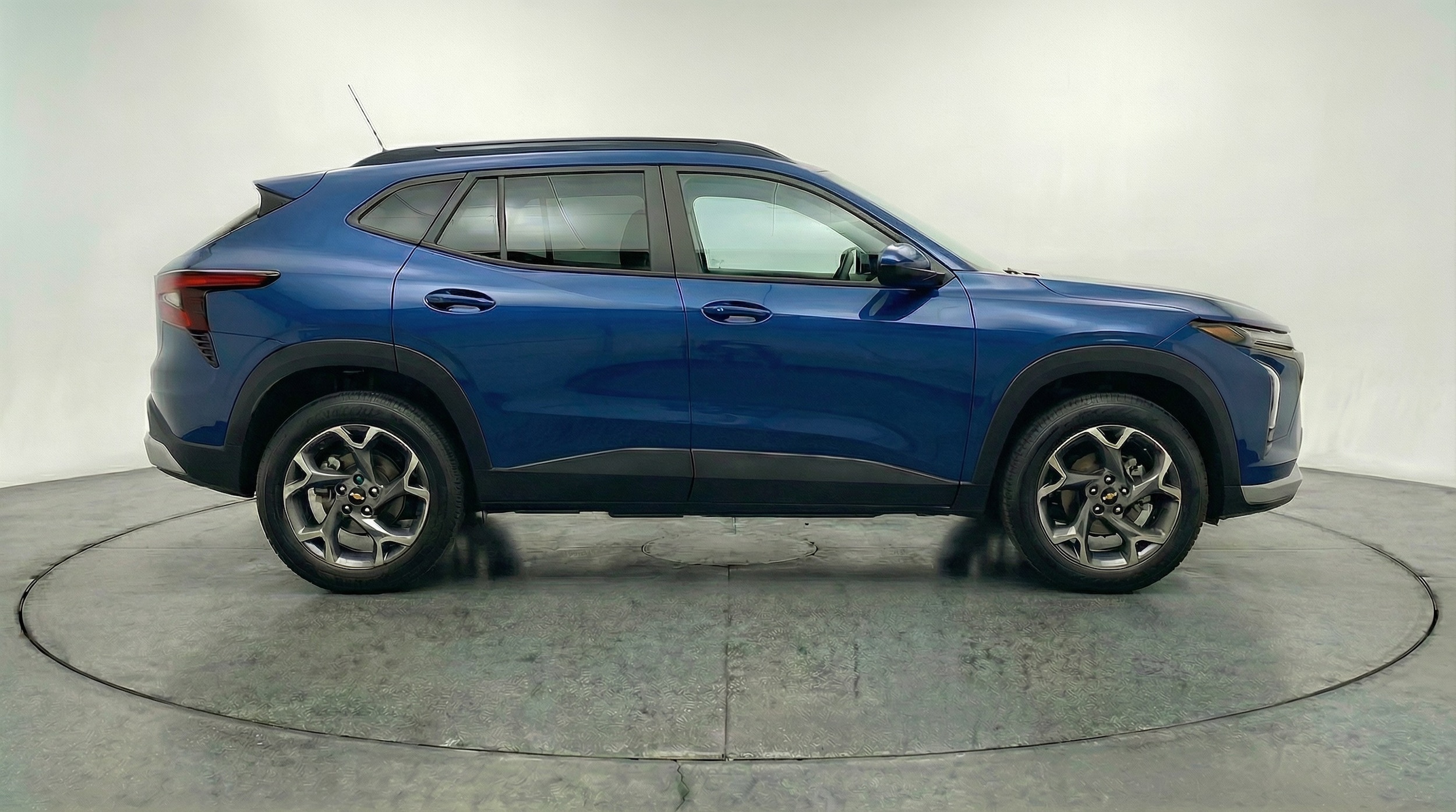 Thumbnail: 2025 Chevrolet Trax - 8