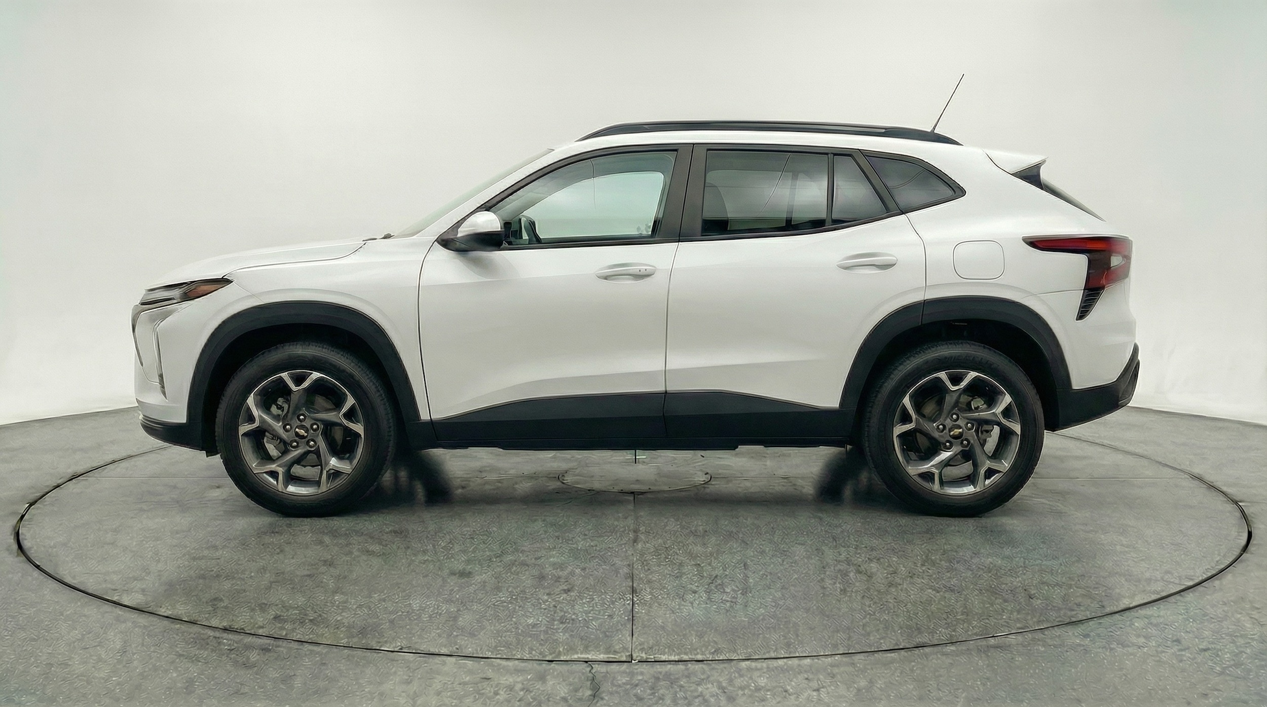 Thumbnail: 2025 Chevrolet Trax - 4