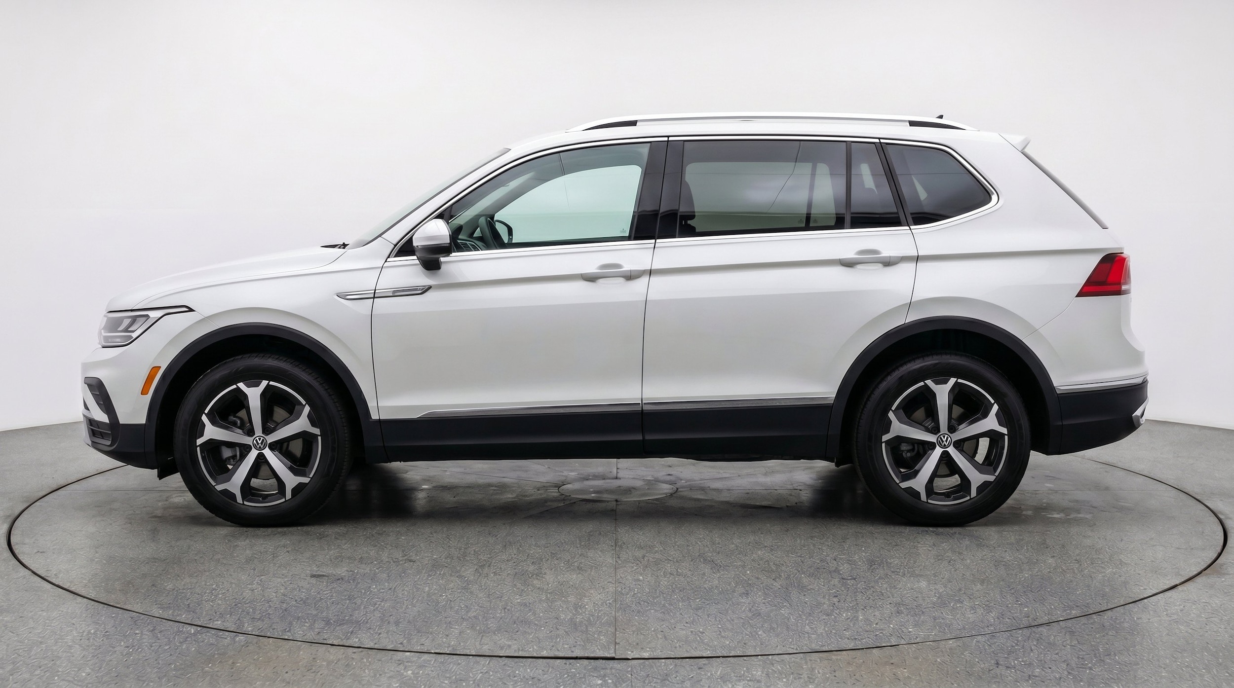 Thumbnail: 2026 Volkswagen Tiguan - 5