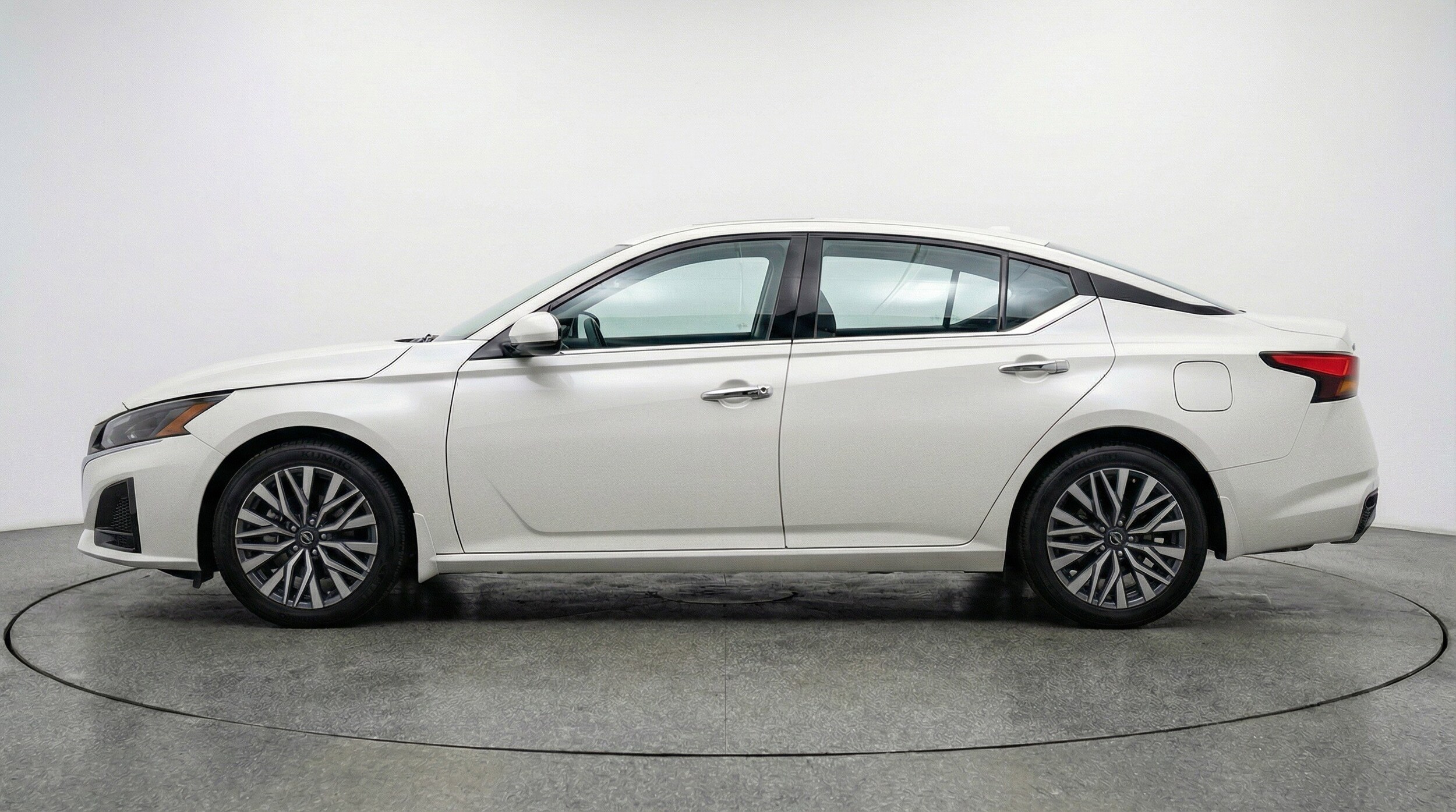 Thumbnail: 2025 Nissan Altima - 5