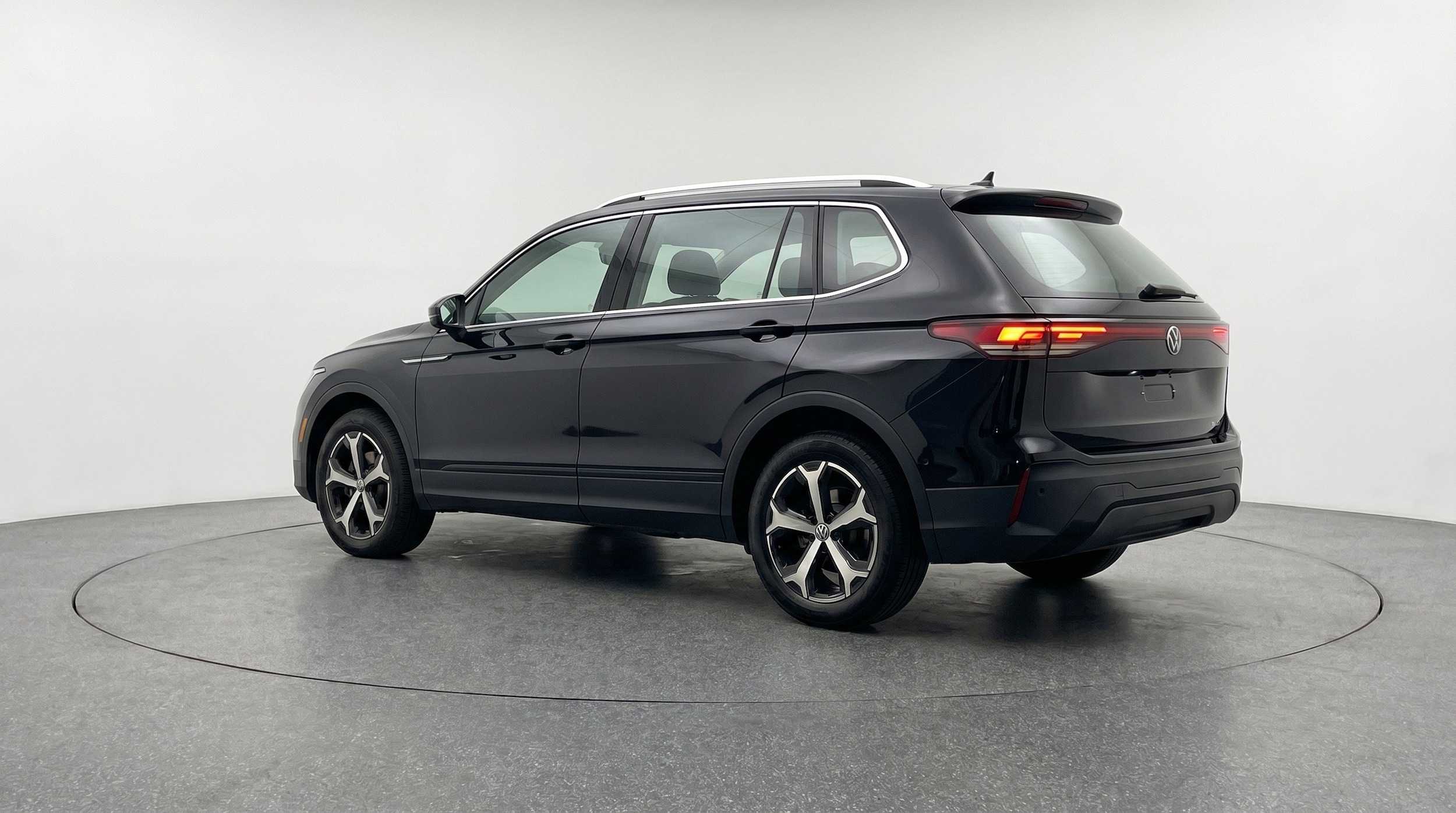 Thumbnail: 2026 Volkswagen Tiguan - 6