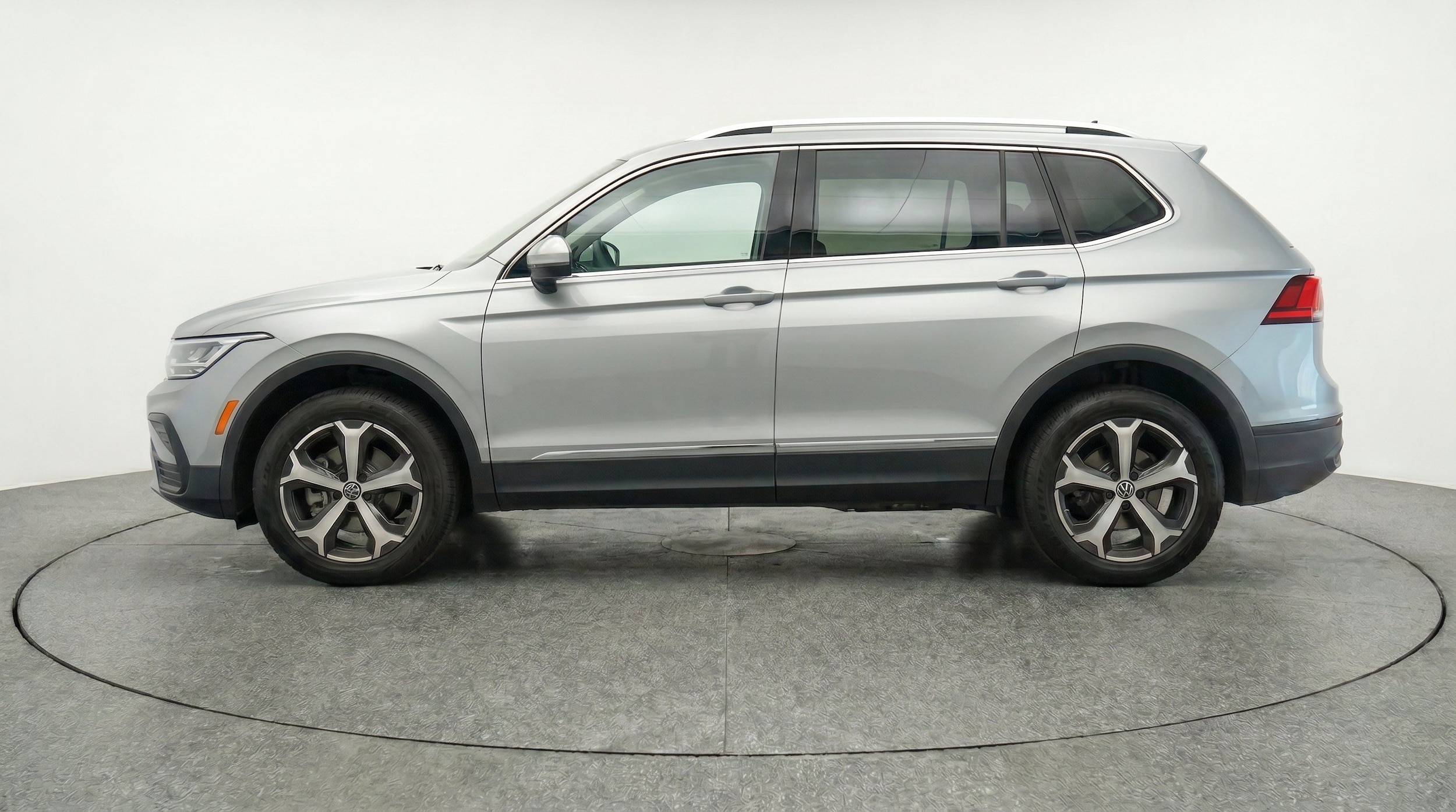 Thumbnail: 2026 Volkswagen Tiguan - 5