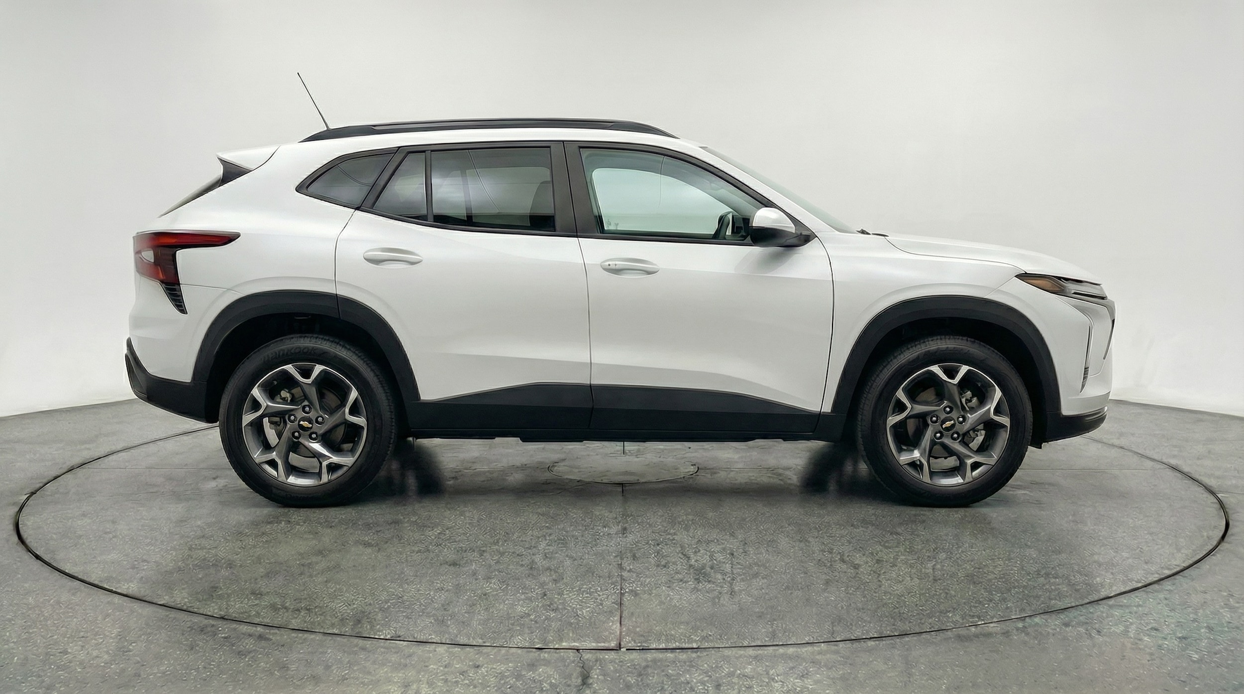 Thumbnail: 2025 Chevrolet Trax - 8