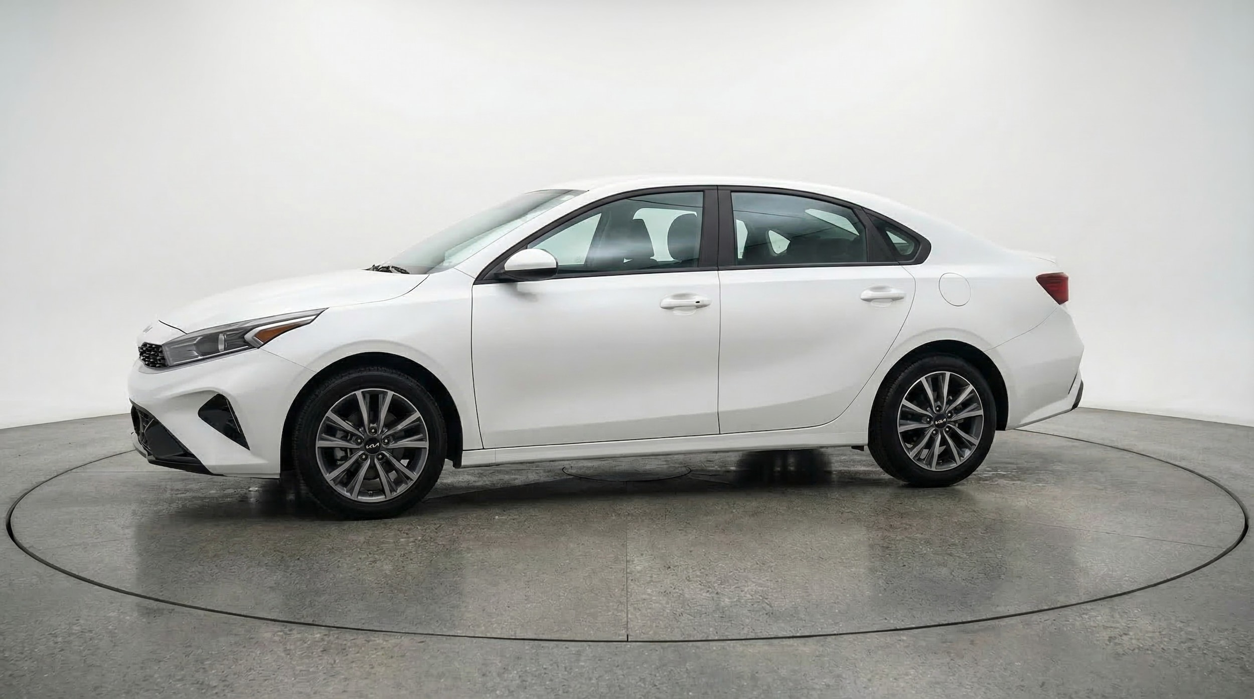 Thumbnail: 2024 Kia Forte - 4