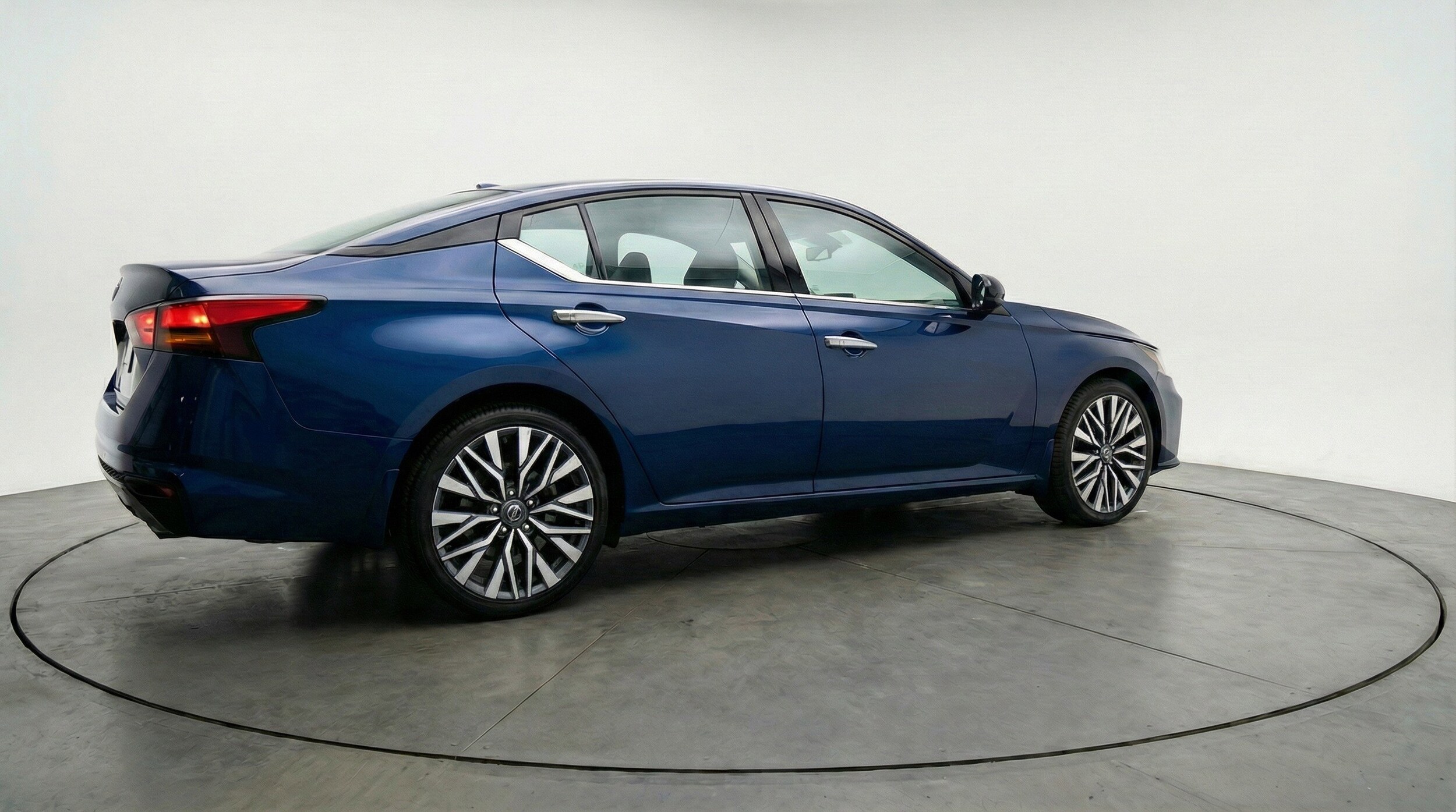 Thumbnail: 2025 Nissan Altima - 9