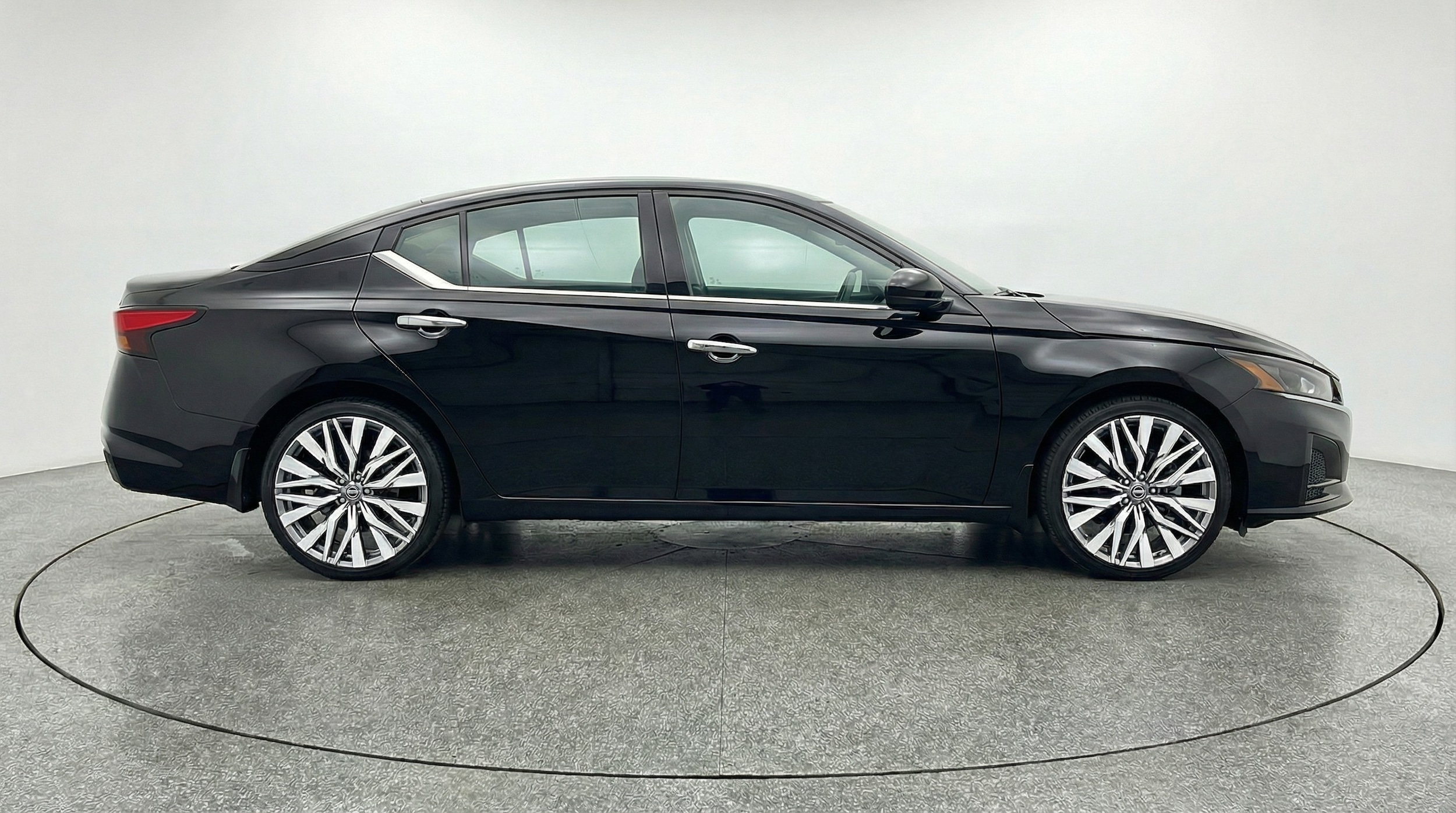 Thumbnail: 2025 Nissan Altima - 8