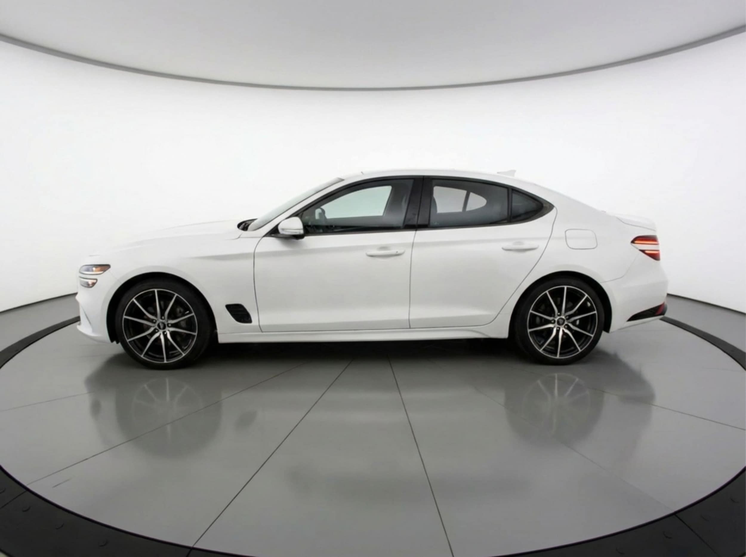 Thumbnail: 2025 Genesis G70 - 4