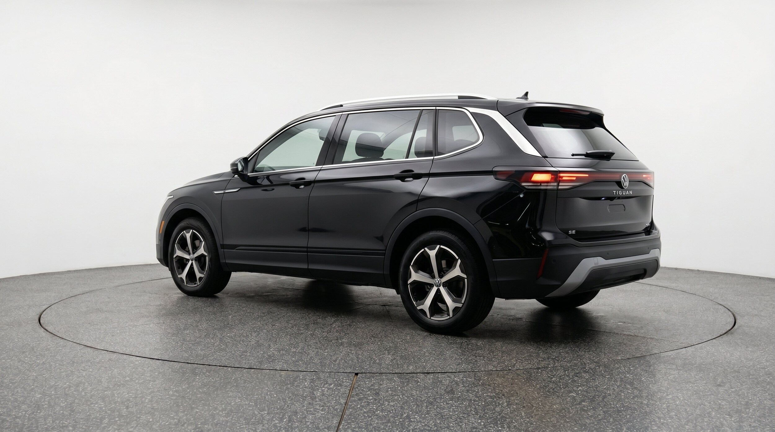 Thumbnail: 2026 Volkswagen Tiguan - 6