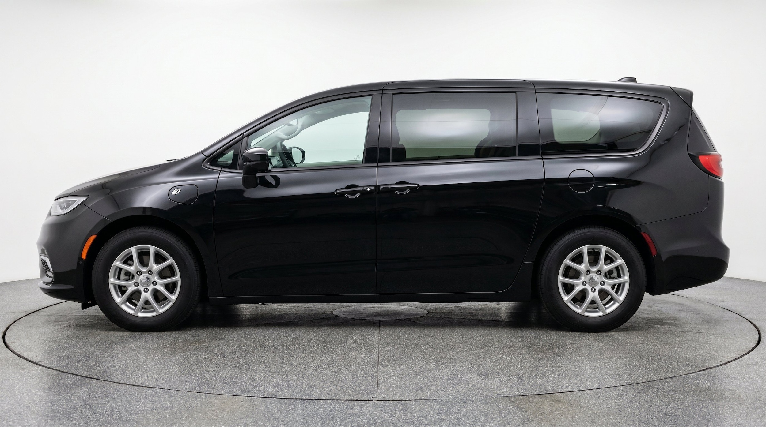 Thumbnail: 2024 Chrysler Voyager - 5